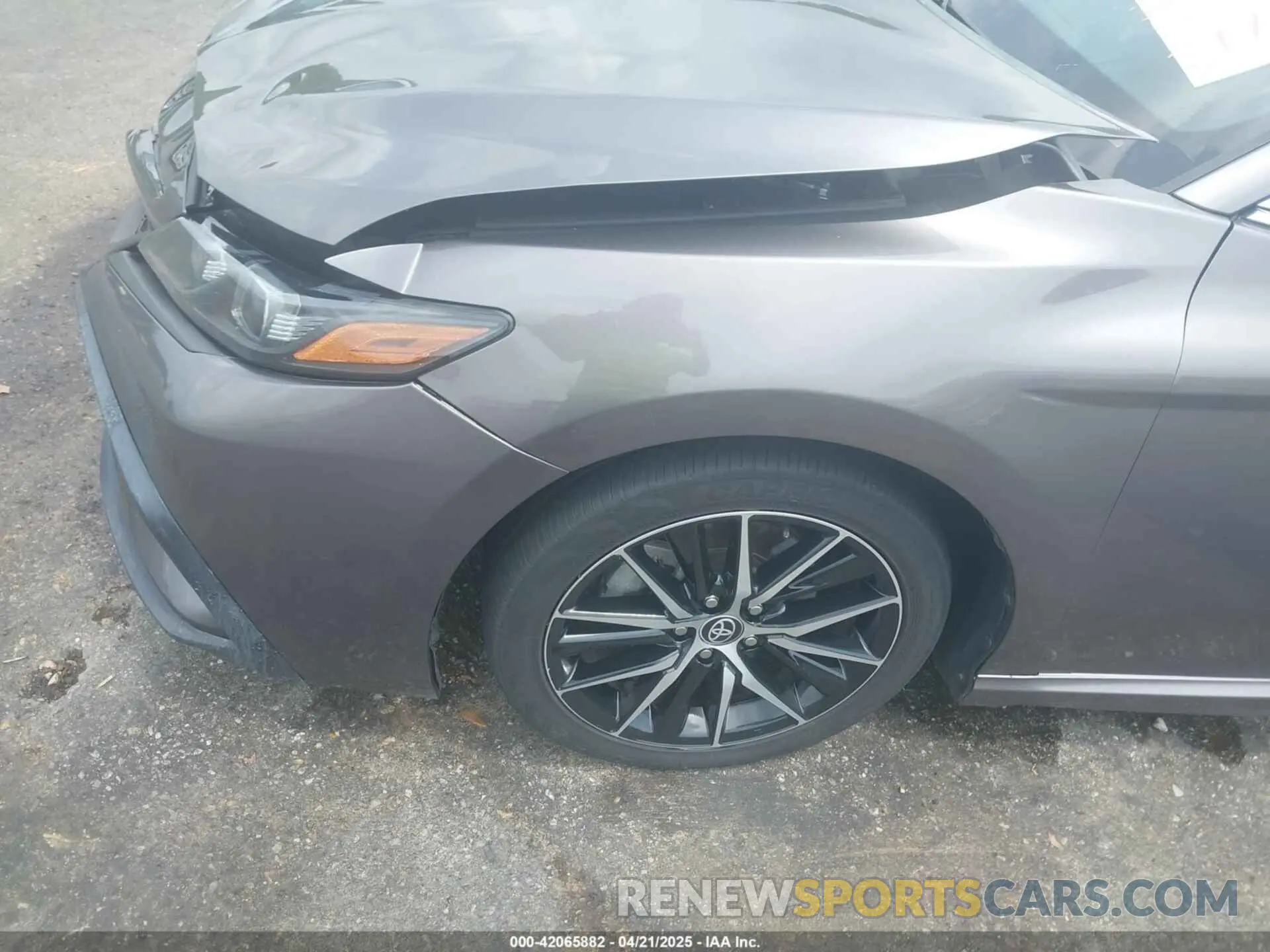15 Photograph of a damaged car 4T1G11AKXNU678042 TOYOTA CAMRY 2022