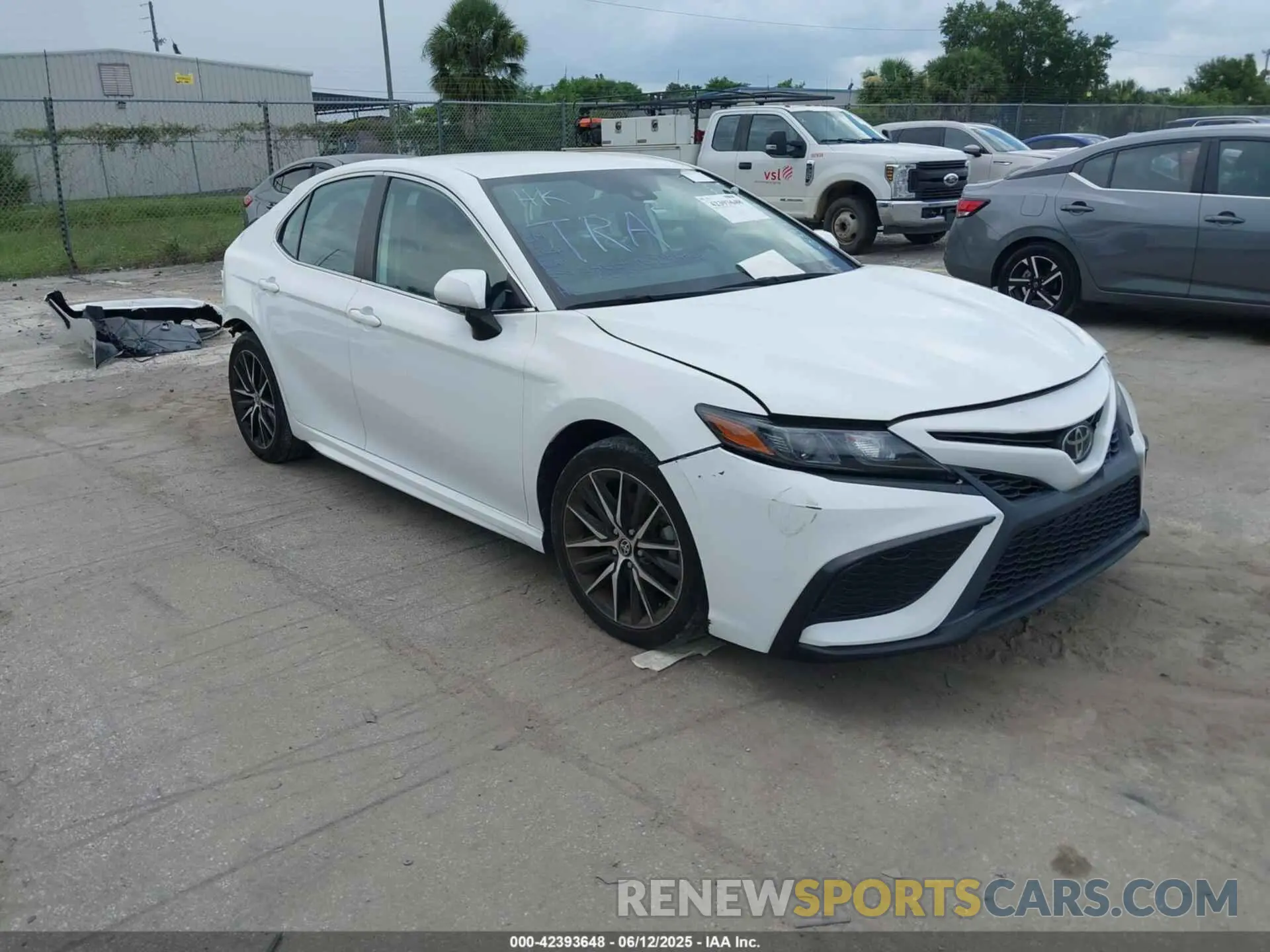 1 Фотография поврежденного автомобиля 4T1G11BK5NU053918 TOYOTA CAMRY 2022