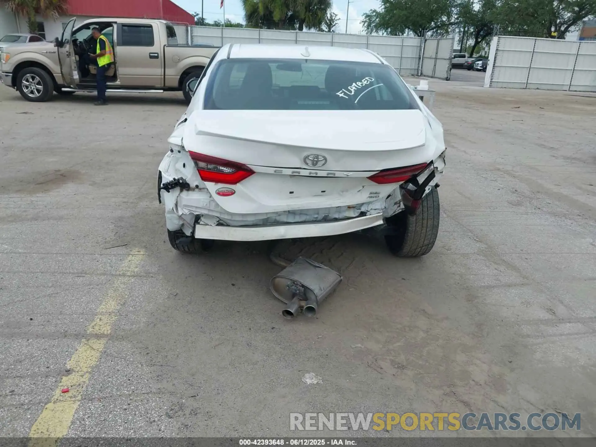6 Фотография поврежденного автомобиля 4T1G11BK5NU053918 TOYOTA CAMRY 2022