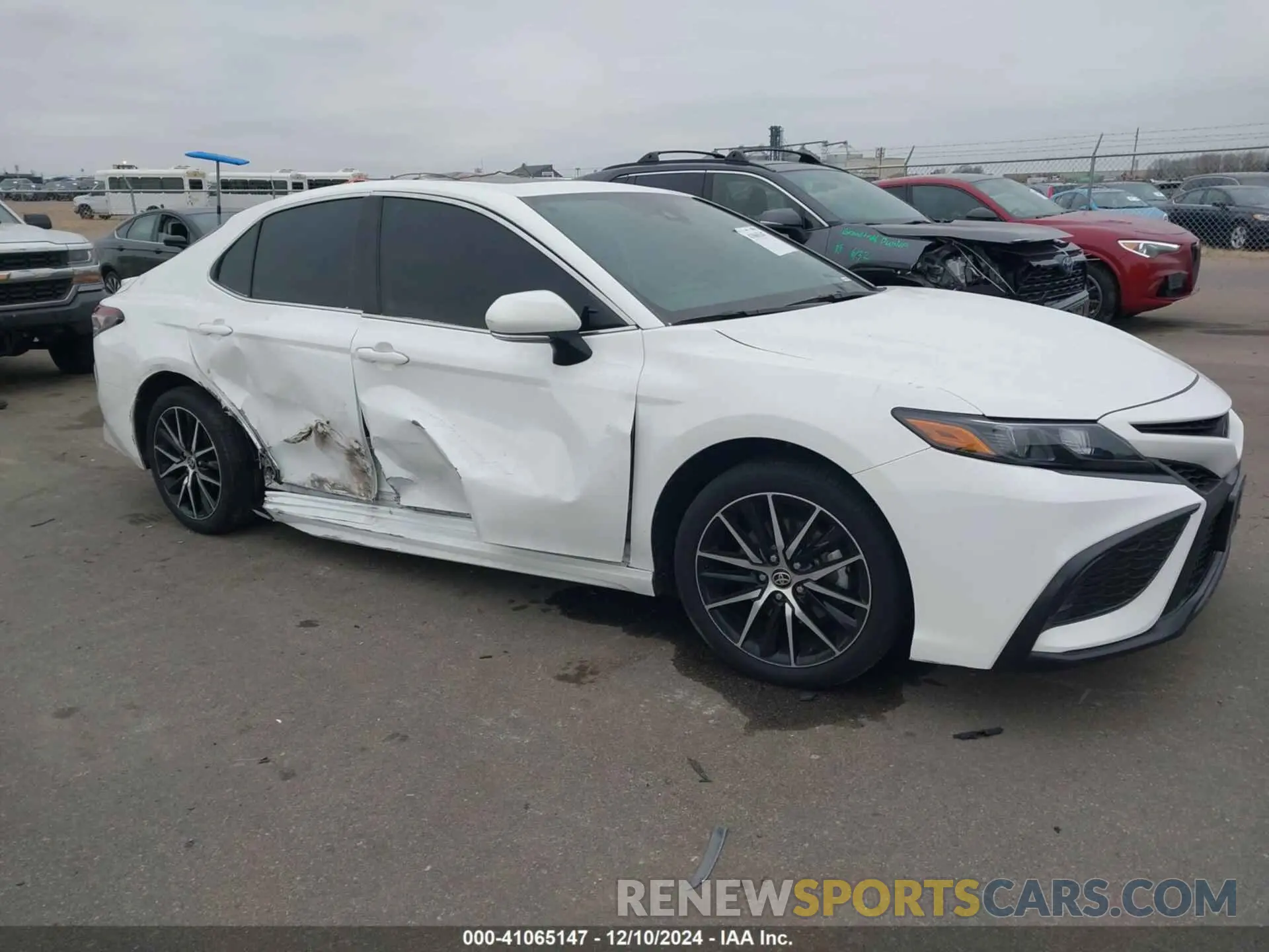 1 Фотография поврежденного автомобиля 4T1G11BK7NU059476 TOYOTA CAMRY 2022