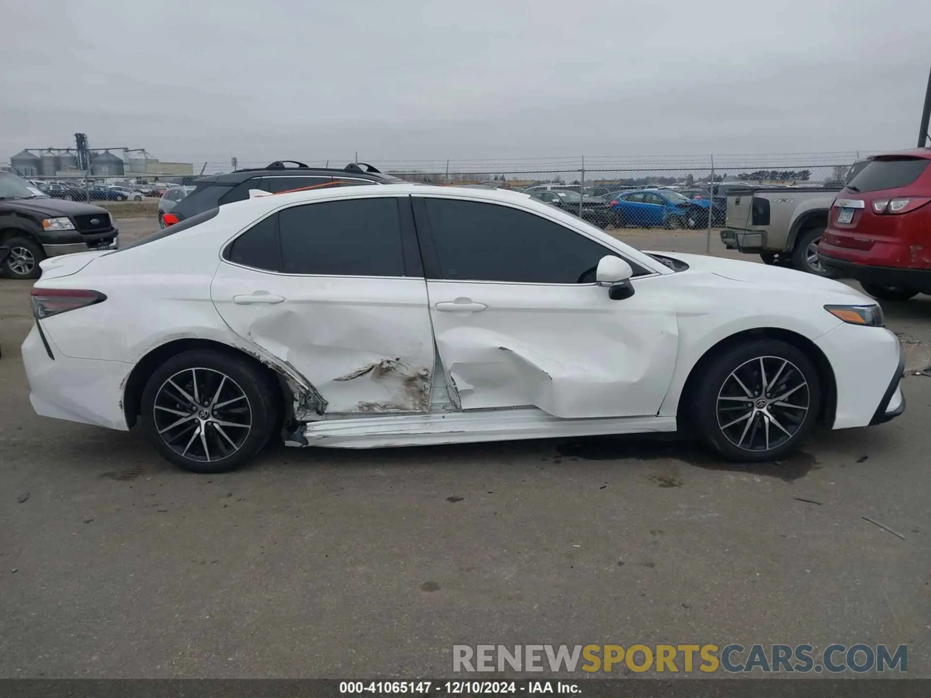 13 Фотография поврежденного автомобиля 4T1G11BK7NU059476 TOYOTA CAMRY 2022
