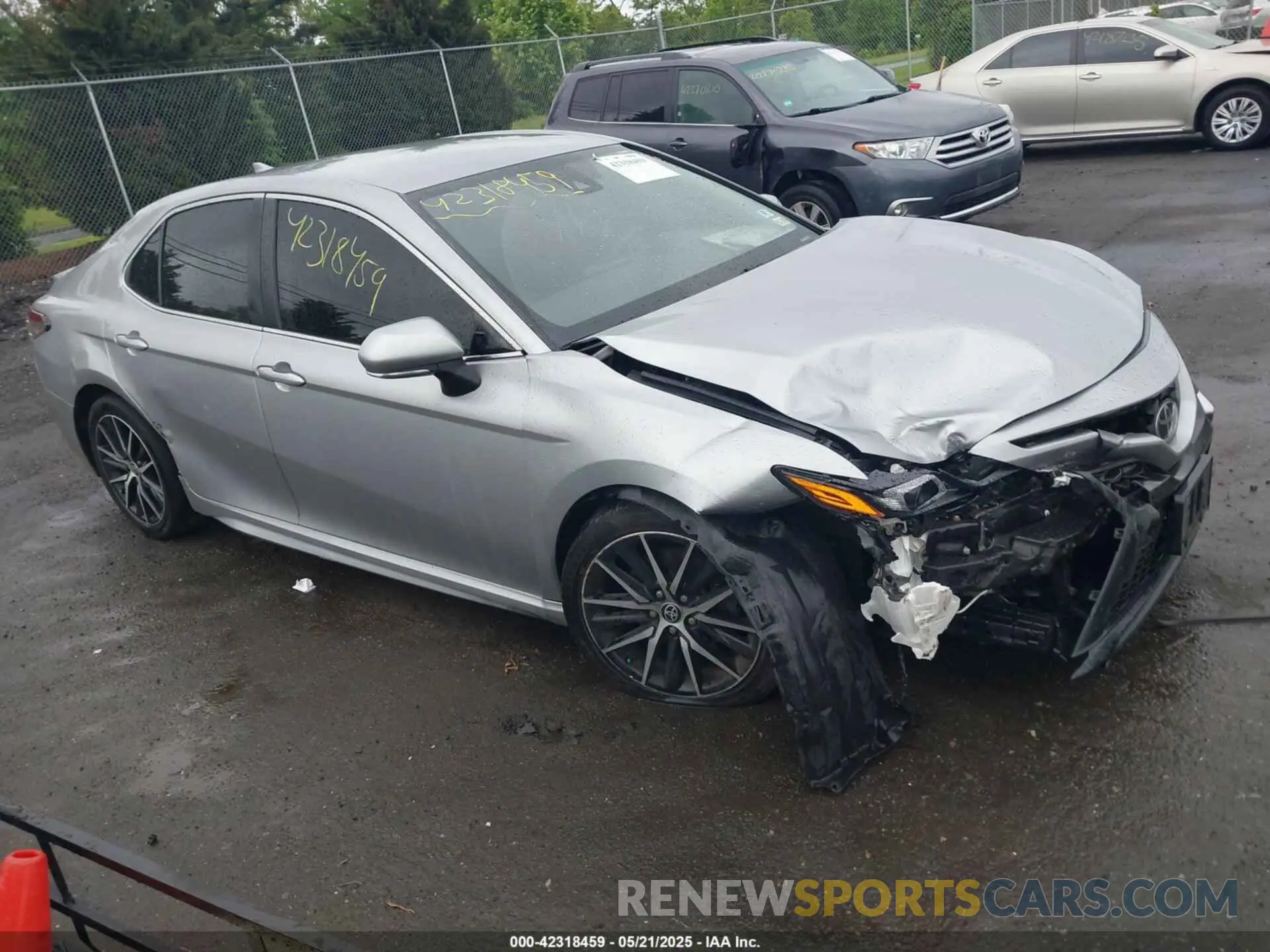 1 Photograph of a damaged car 4T1G11BK9NU060998 TOYOTA CAMRY 2022