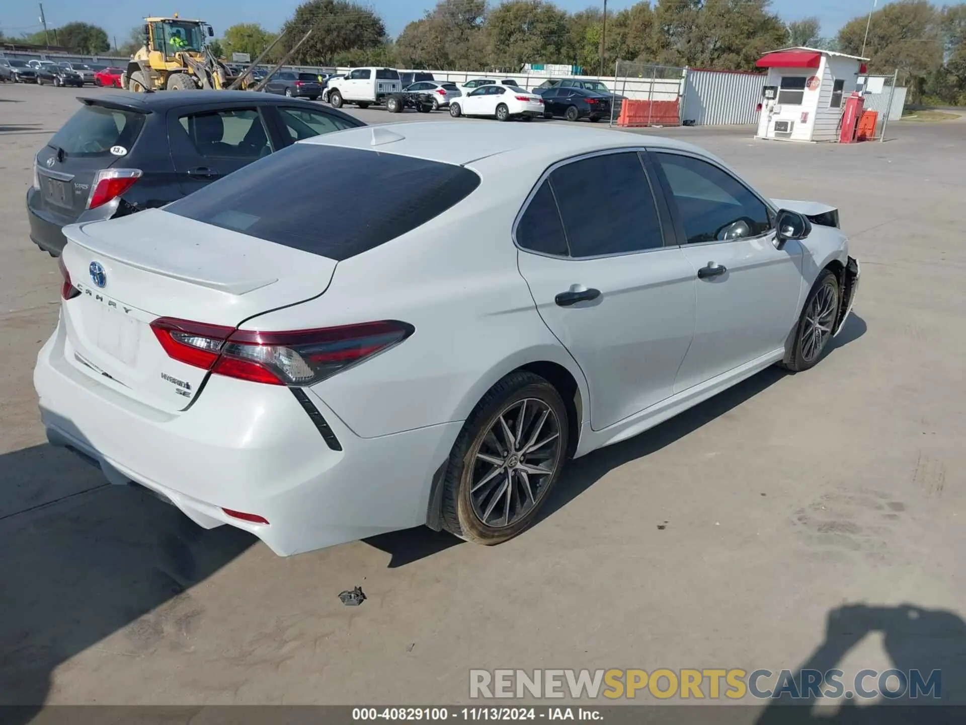 4 Photograph of a damaged car 4T1G31AK0NU035953 TOYOTA CAMRY 2022