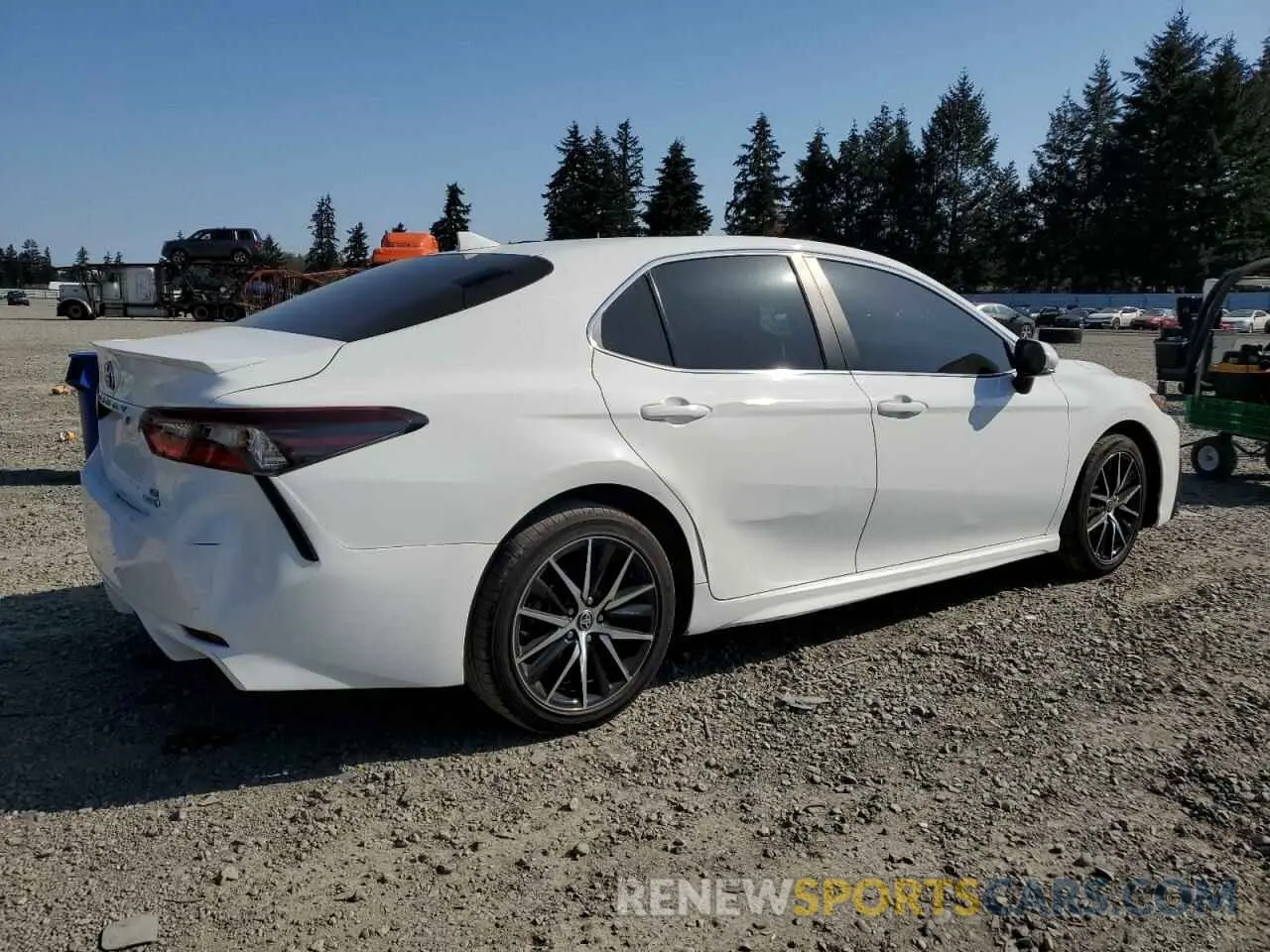 3 Photograph of a damaged car 4T1G31AK2NU570248 TOYOTA CAMRY 2022