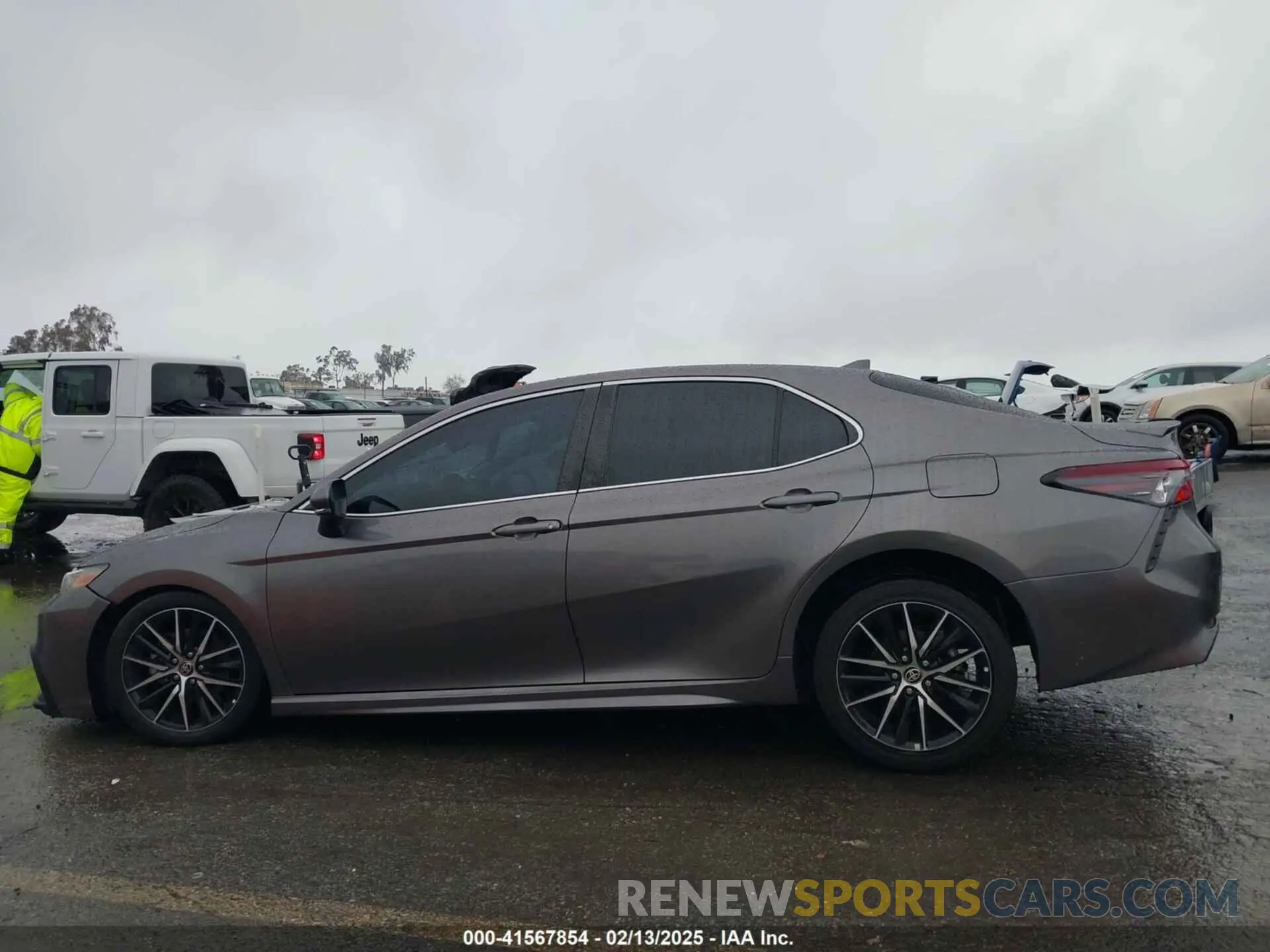 14 Photograph of a damaged car 4T1G31AK4NU571479 TOYOTA CAMRY 2022