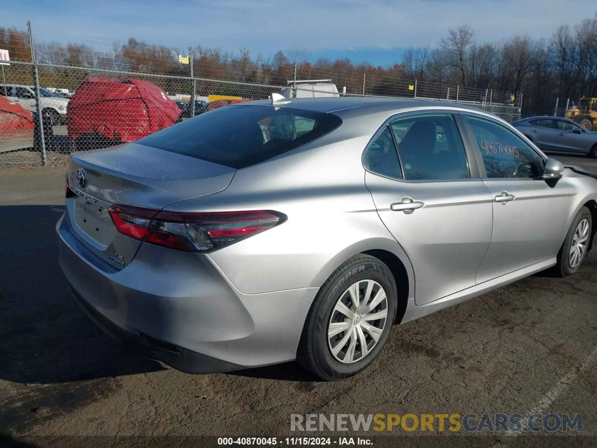 4 Photograph of a damaged car 4T1H31AKXNU572138 TOYOTA CAMRY 2022