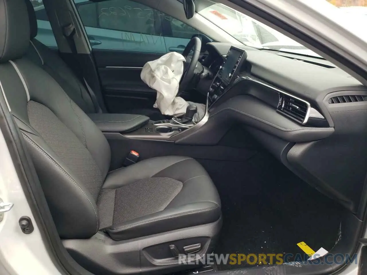 5 Photograph of a damaged car 4T1K31AK0NU042606 TOYOTA CAMRY 2022