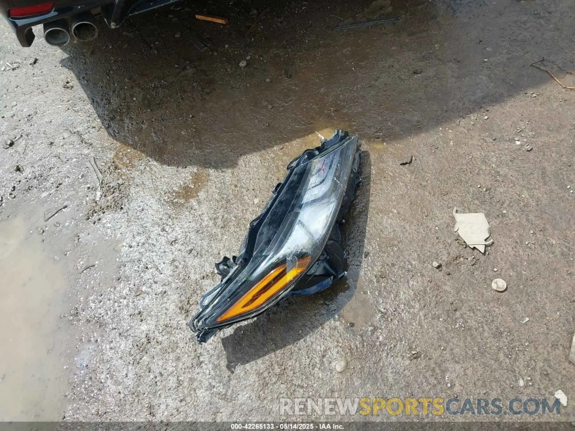 11 Photograph of a damaged car 4T1K31AK0NU595563 TOYOTA CAMRY 2022