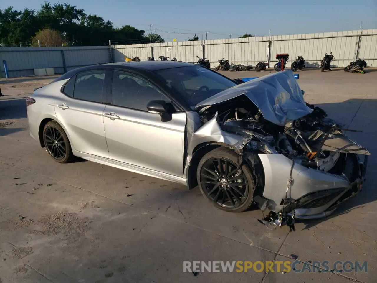 4 Photograph of a damaged car 4T1K31AK4NU044018 TOYOTA CAMRY 2022