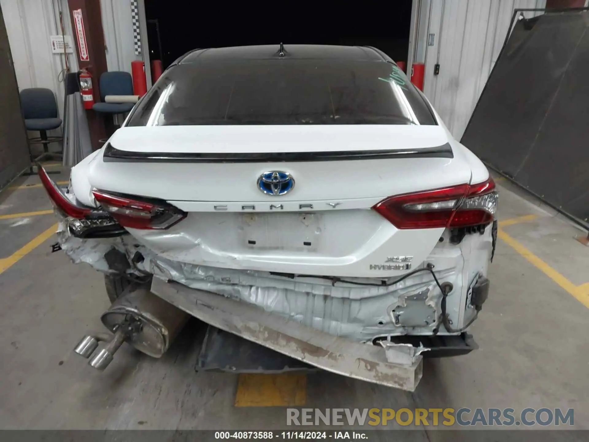 16 Photograph of a damaged car 4T1K31AK5NU033643 TOYOTA CAMRY 2022