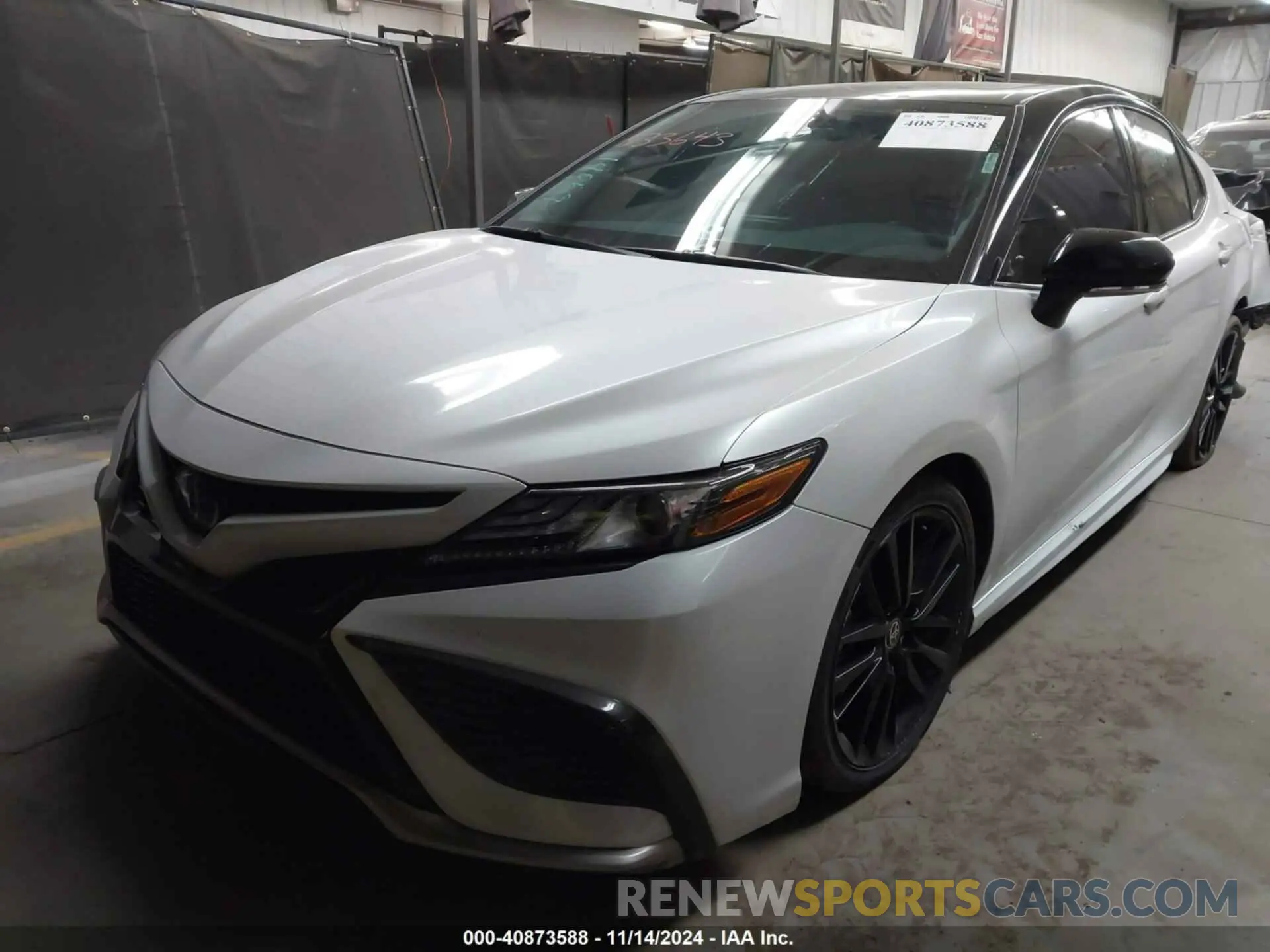 2 Photograph of a damaged car 4T1K31AK5NU033643 TOYOTA CAMRY 2022