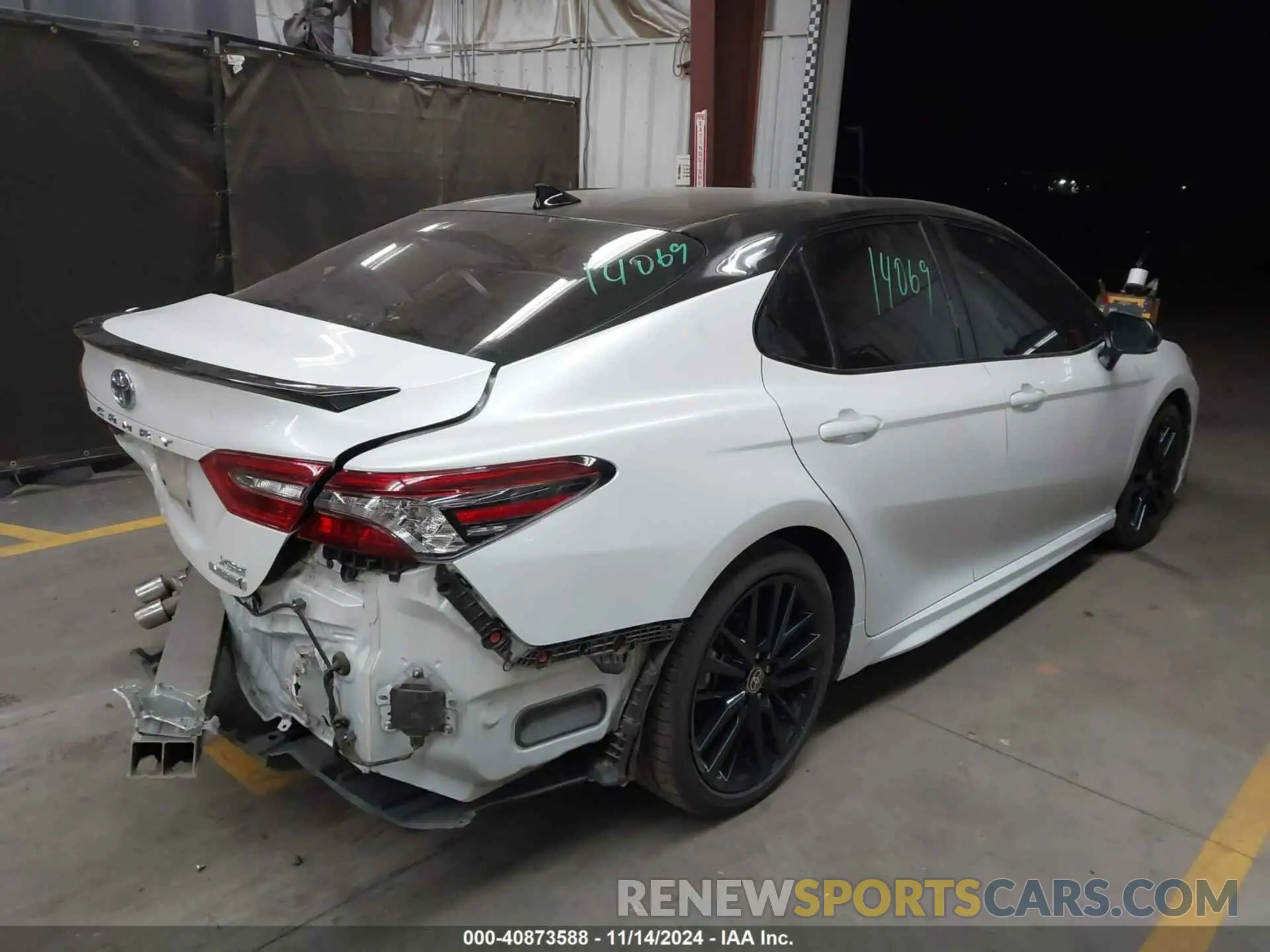 4 Photograph of a damaged car 4T1K31AK5NU033643 TOYOTA CAMRY 2022