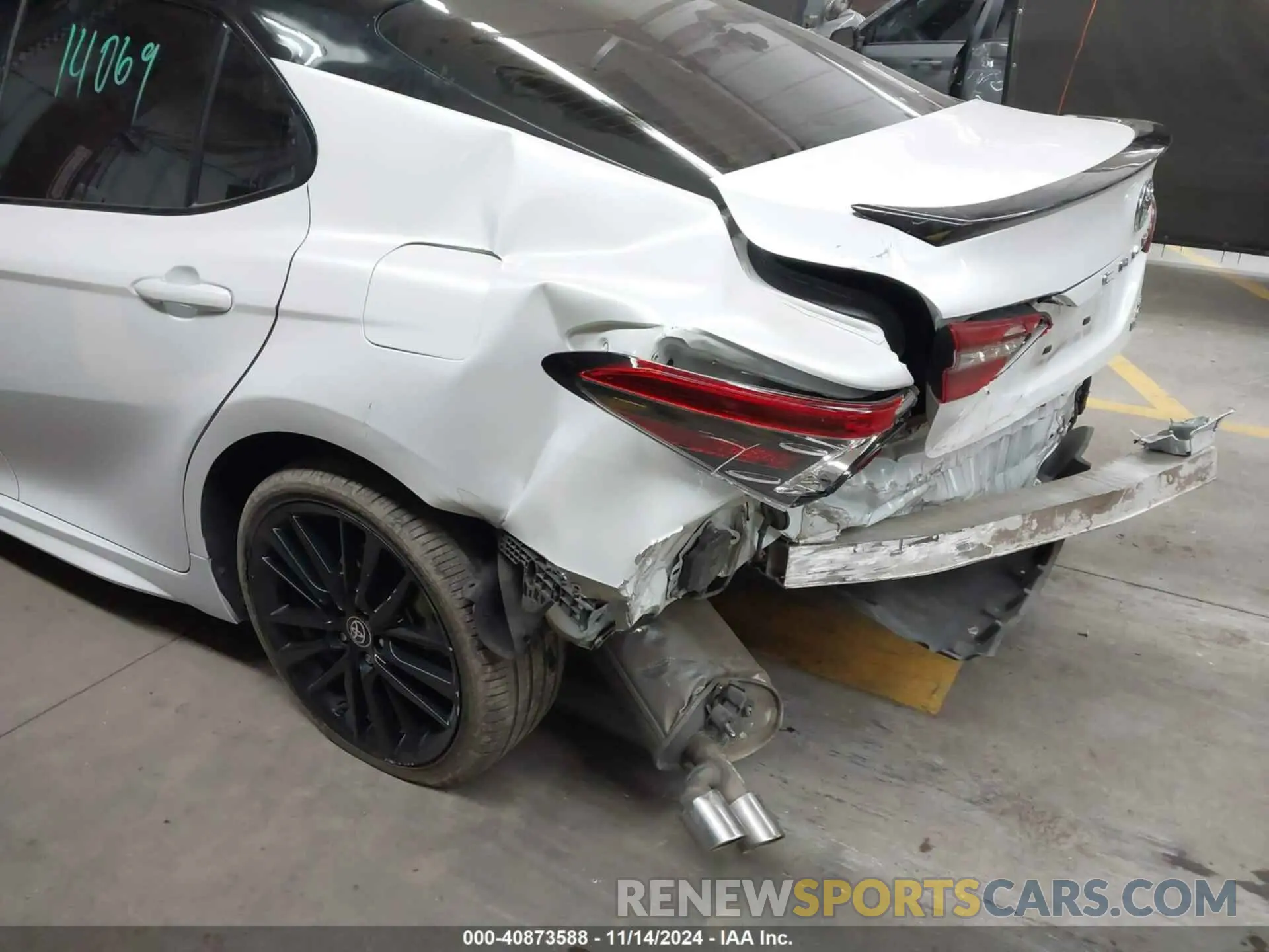6 Photograph of a damaged car 4T1K31AK5NU033643 TOYOTA CAMRY 2022