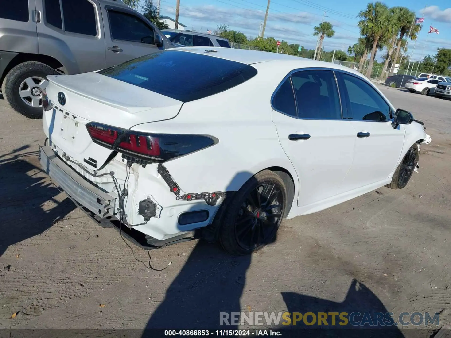 4 Фотография поврежденного автомобиля 4T1K31AK9NU572881 TOYOTA CAMRY 2022