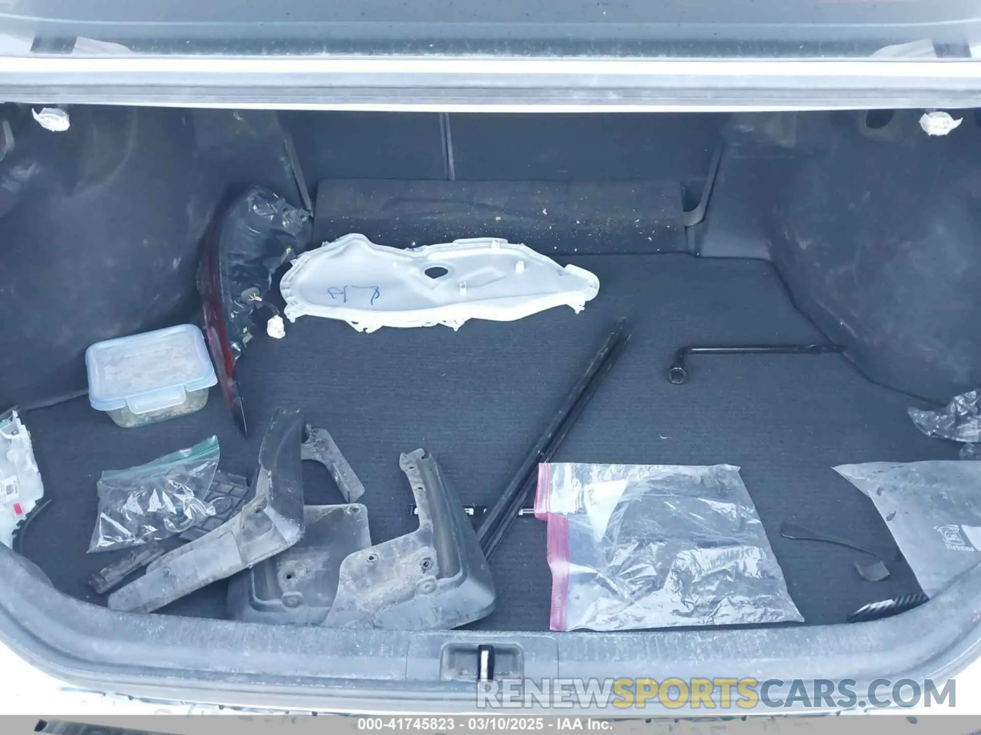 18 Photograph of a damaged car 4T1K61AK0NU034500 TOYOTA CAMRY 2022