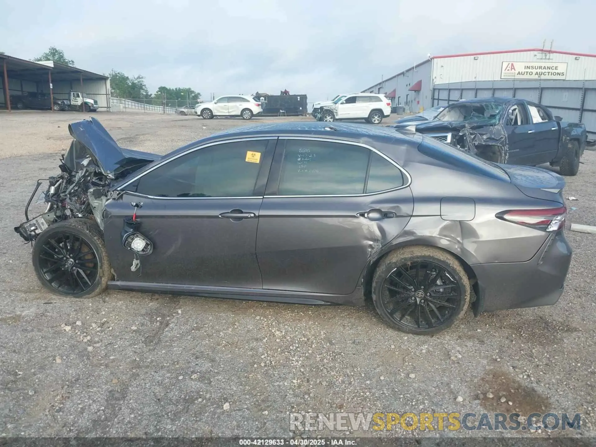19 Photograph of a damaged car 4T1K61AK0NU718110 TOYOTA CAMRY 2022