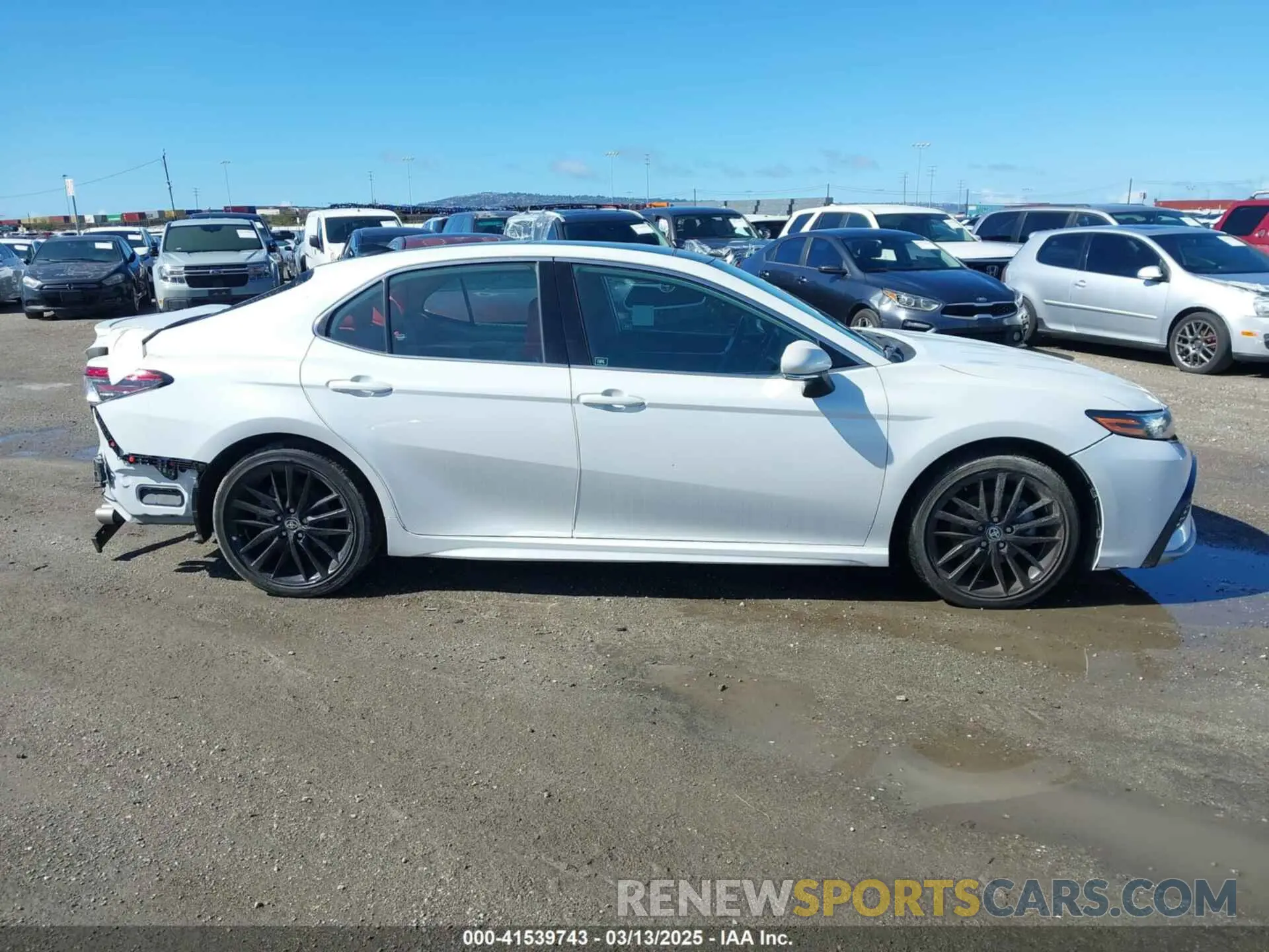 14 Photograph of a damaged car 4T1K61AK1NU007113 TOYOTA CAMRY 2022