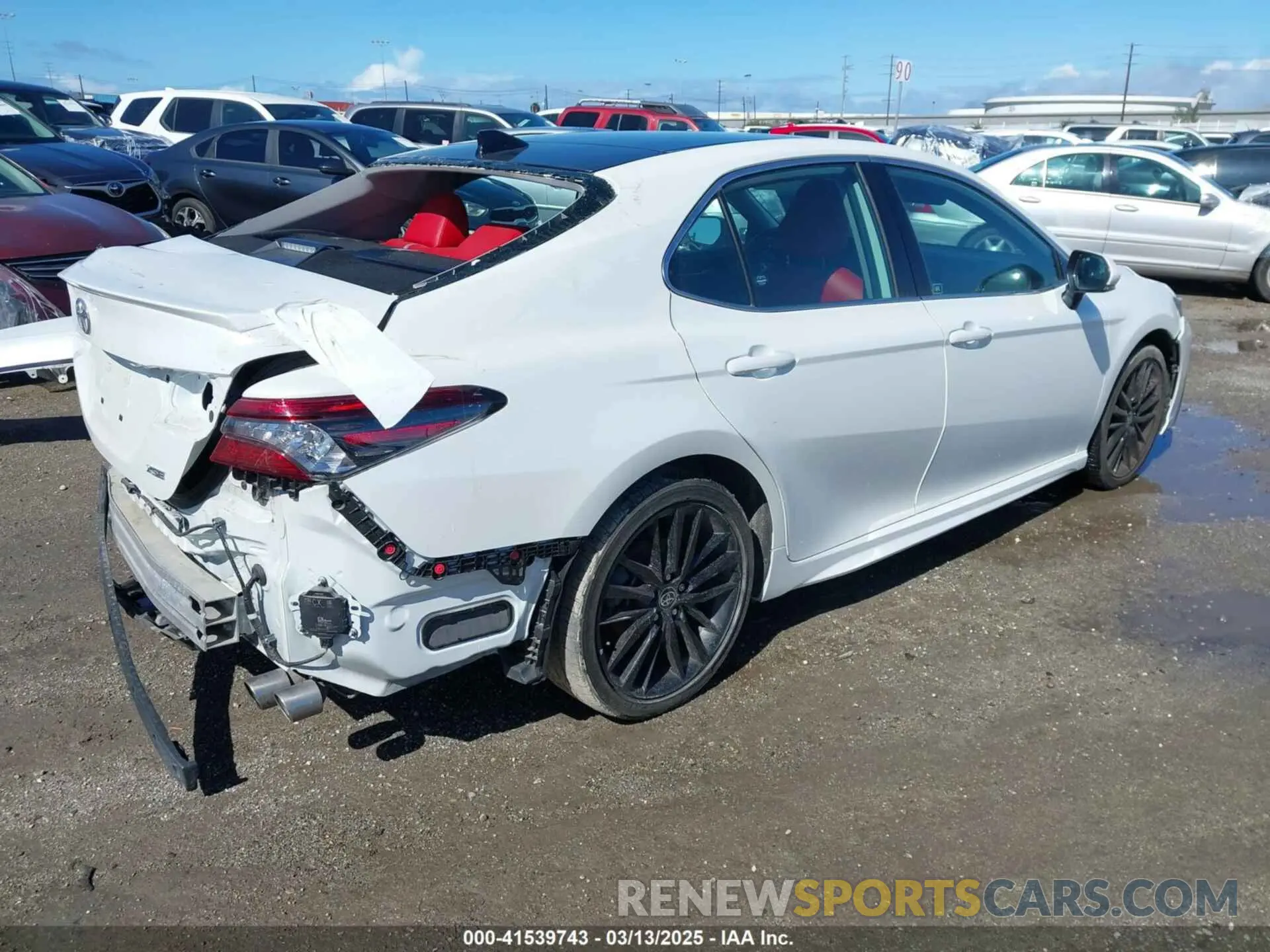 4 Photograph of a damaged car 4T1K61AK1NU007113 TOYOTA CAMRY 2022