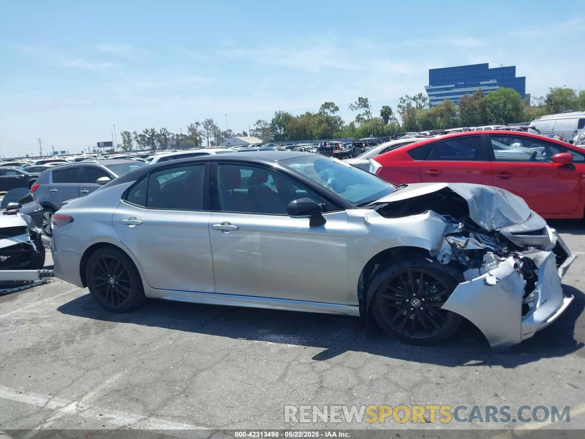14 Photograph of a damaged car 4T1K61AK1NU009654 TOYOTA CAMRY 2022