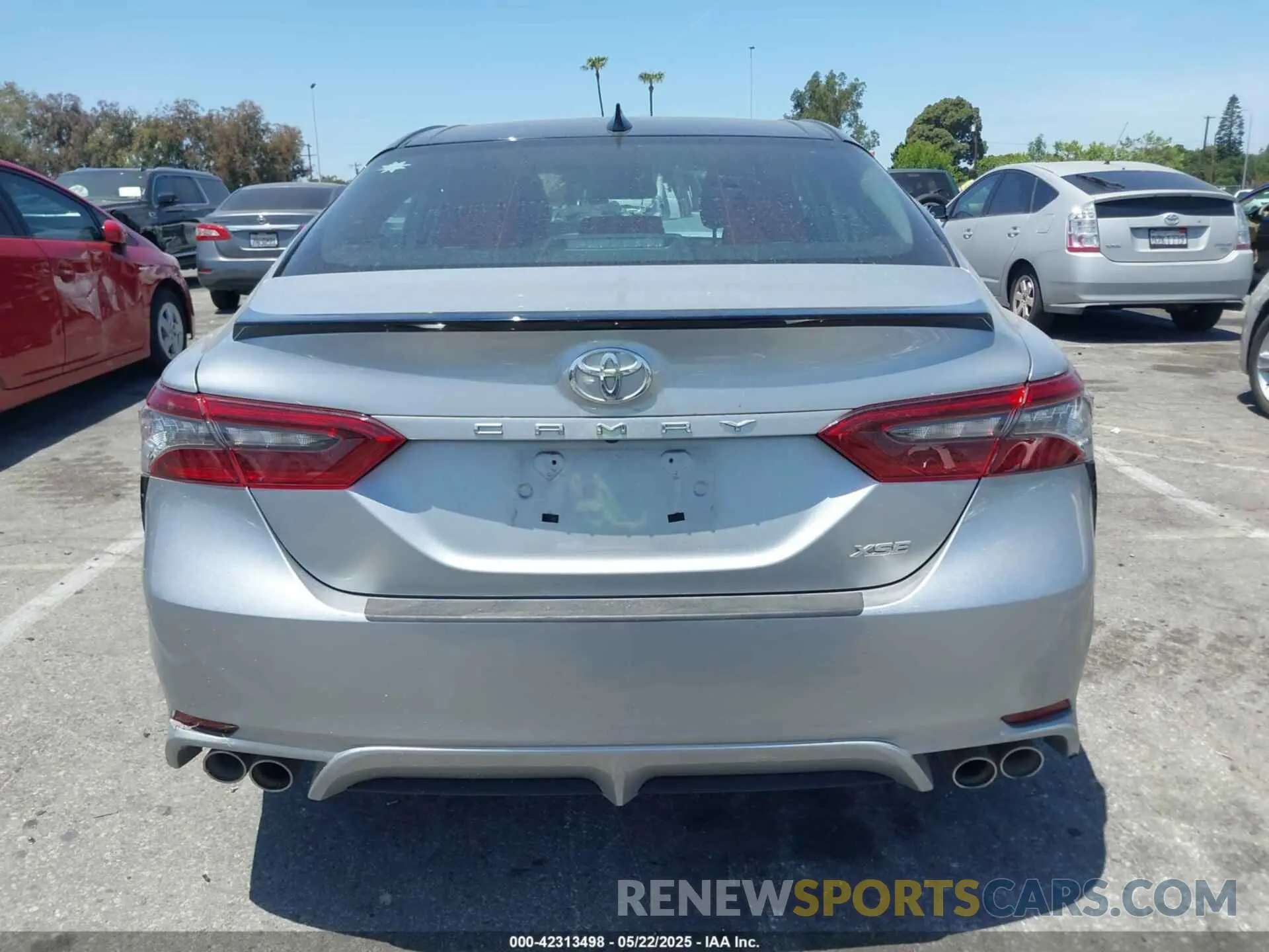 17 Photograph of a damaged car 4T1K61AK1NU009654 TOYOTA CAMRY 2022