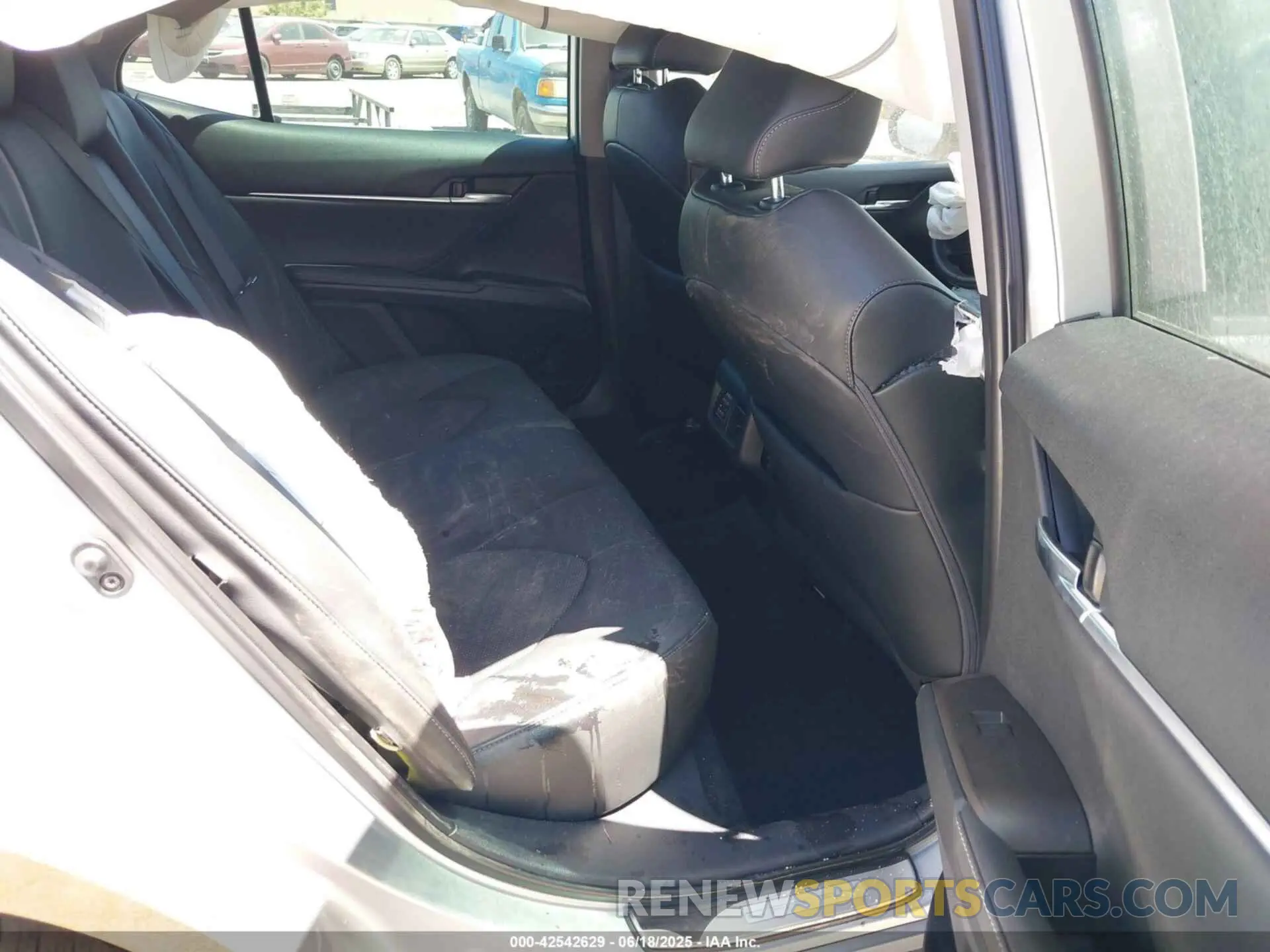 8 Photograph of a damaged car 4T1K61AK2NU010084 TOYOTA CAMRY 2022