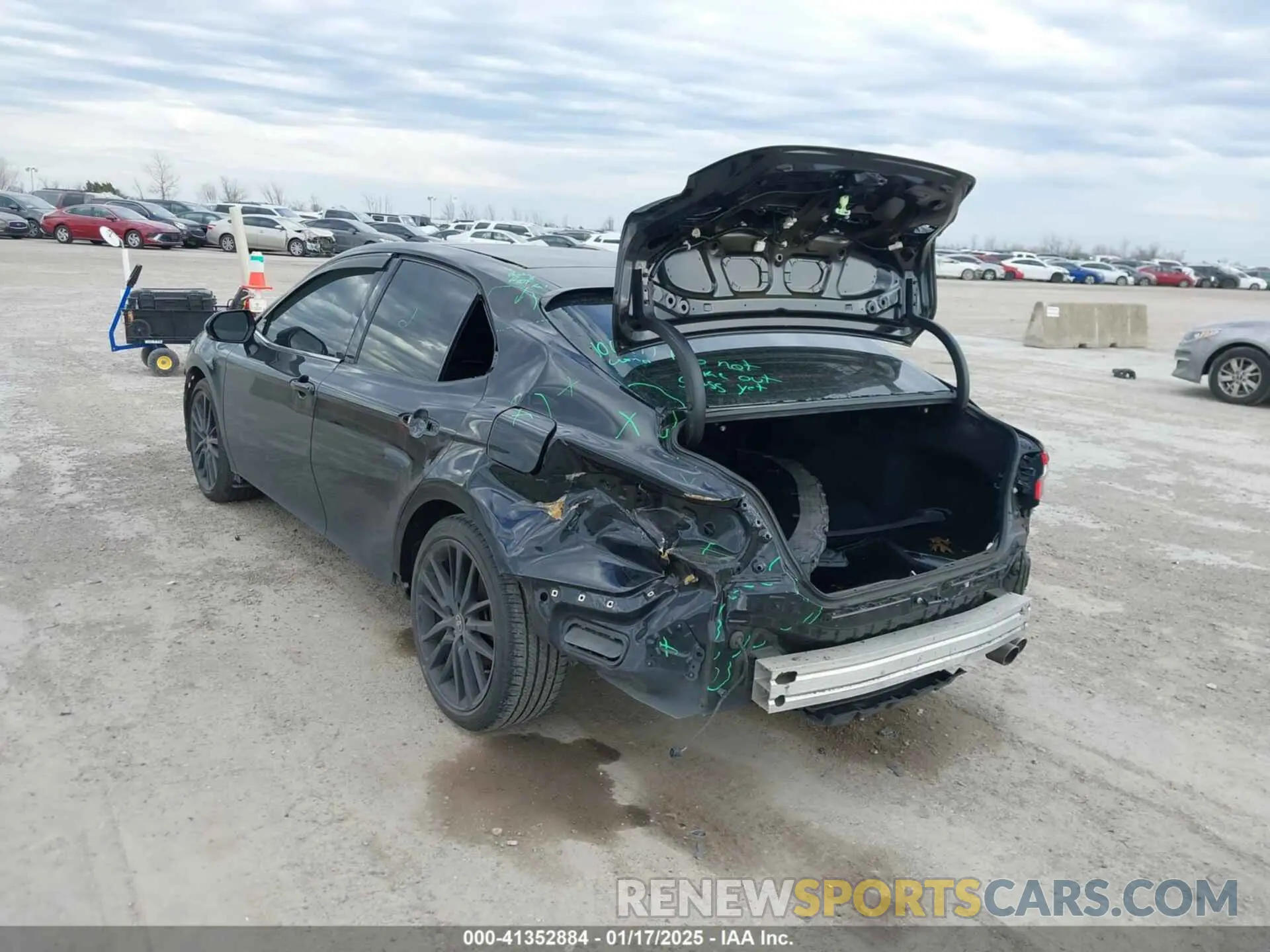3 Photograph of a damaged car 4T1K61AK2NU700840 TOYOTA CAMRY 2022