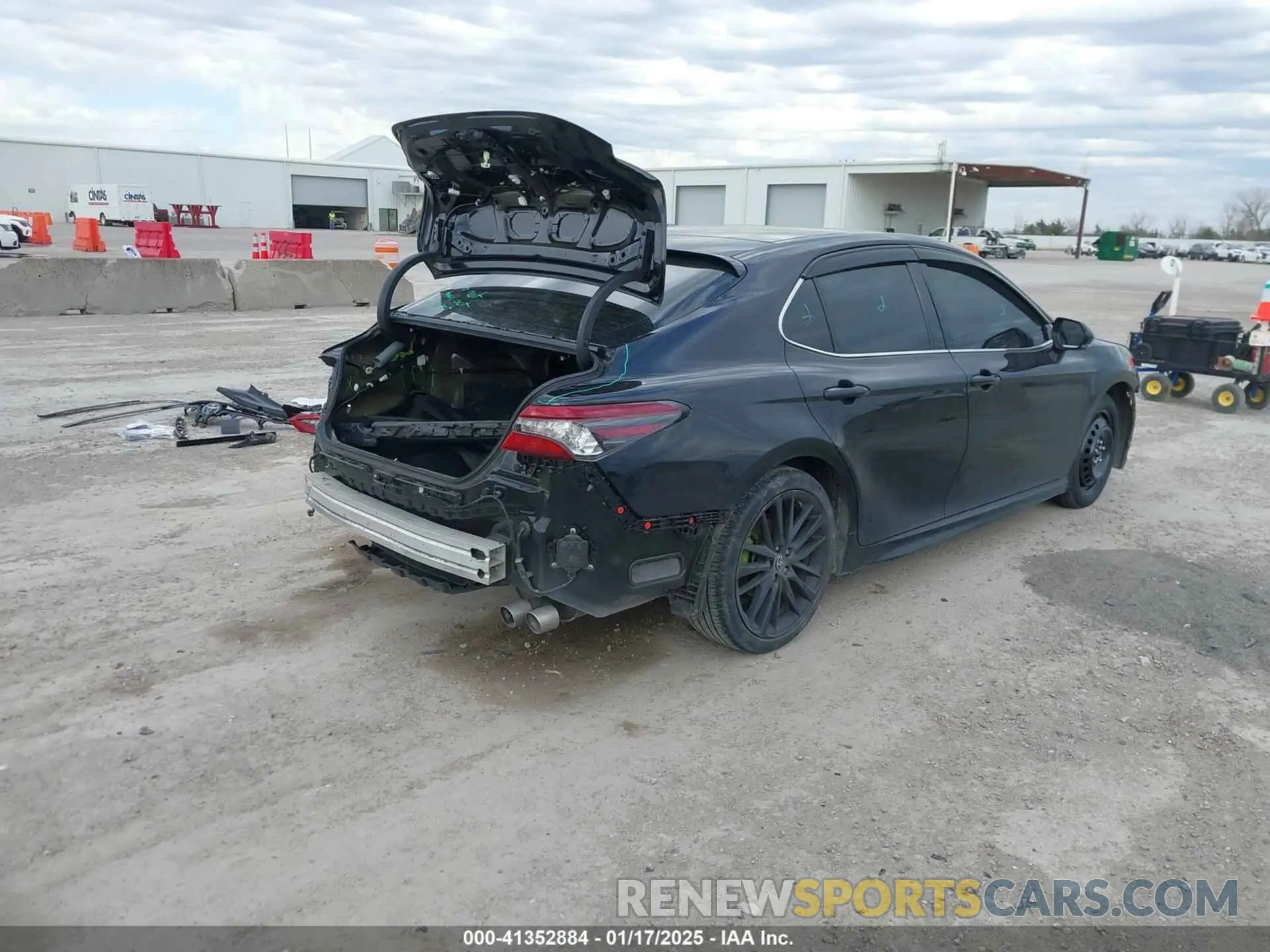 4 Photograph of a damaged car 4T1K61AK2NU700840 TOYOTA CAMRY 2022