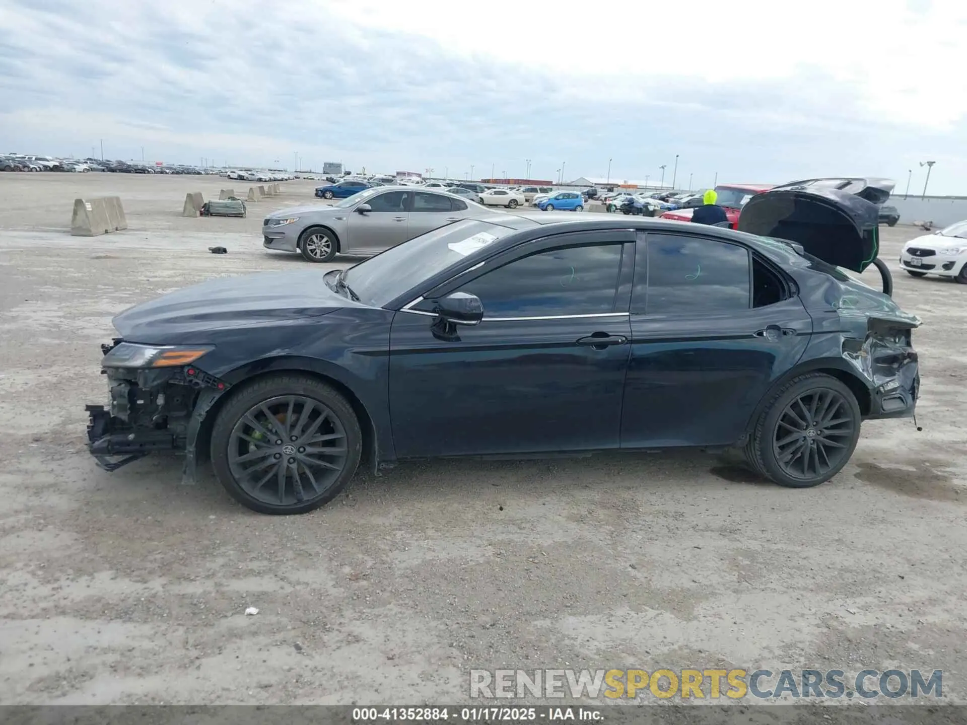 6 Photograph of a damaged car 4T1K61AK2NU700840 TOYOTA CAMRY 2022