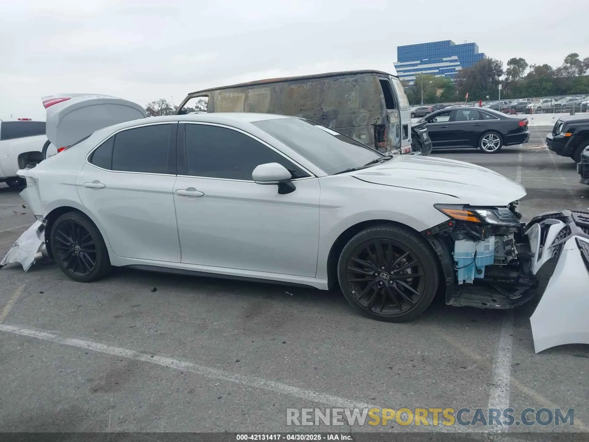 14 Photograph of a damaged car 4T1K61AK3NU023412 TOYOTA CAMRY 2022