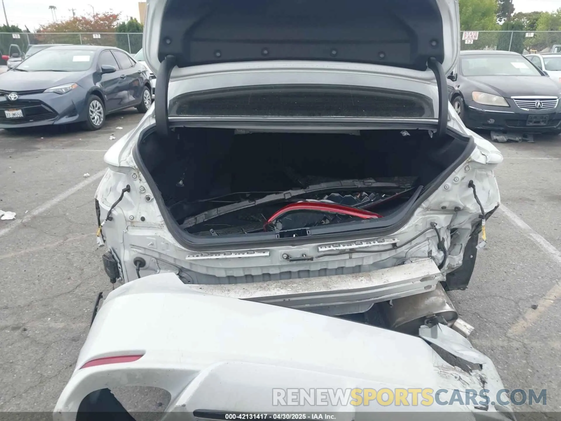 17 Photograph of a damaged car 4T1K61AK3NU023412 TOYOTA CAMRY 2022