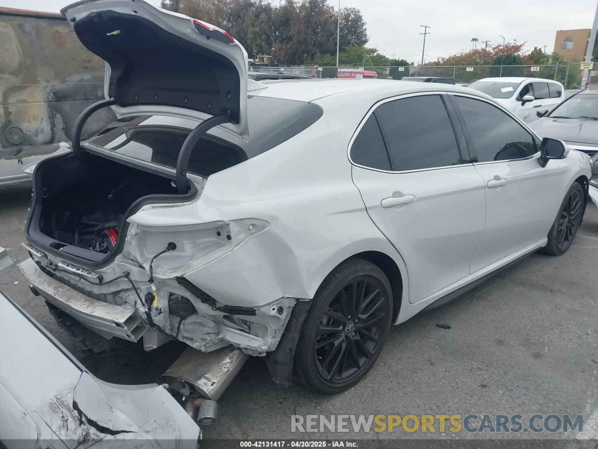 4 Photograph of a damaged car 4T1K61AK3NU023412 TOYOTA CAMRY 2022