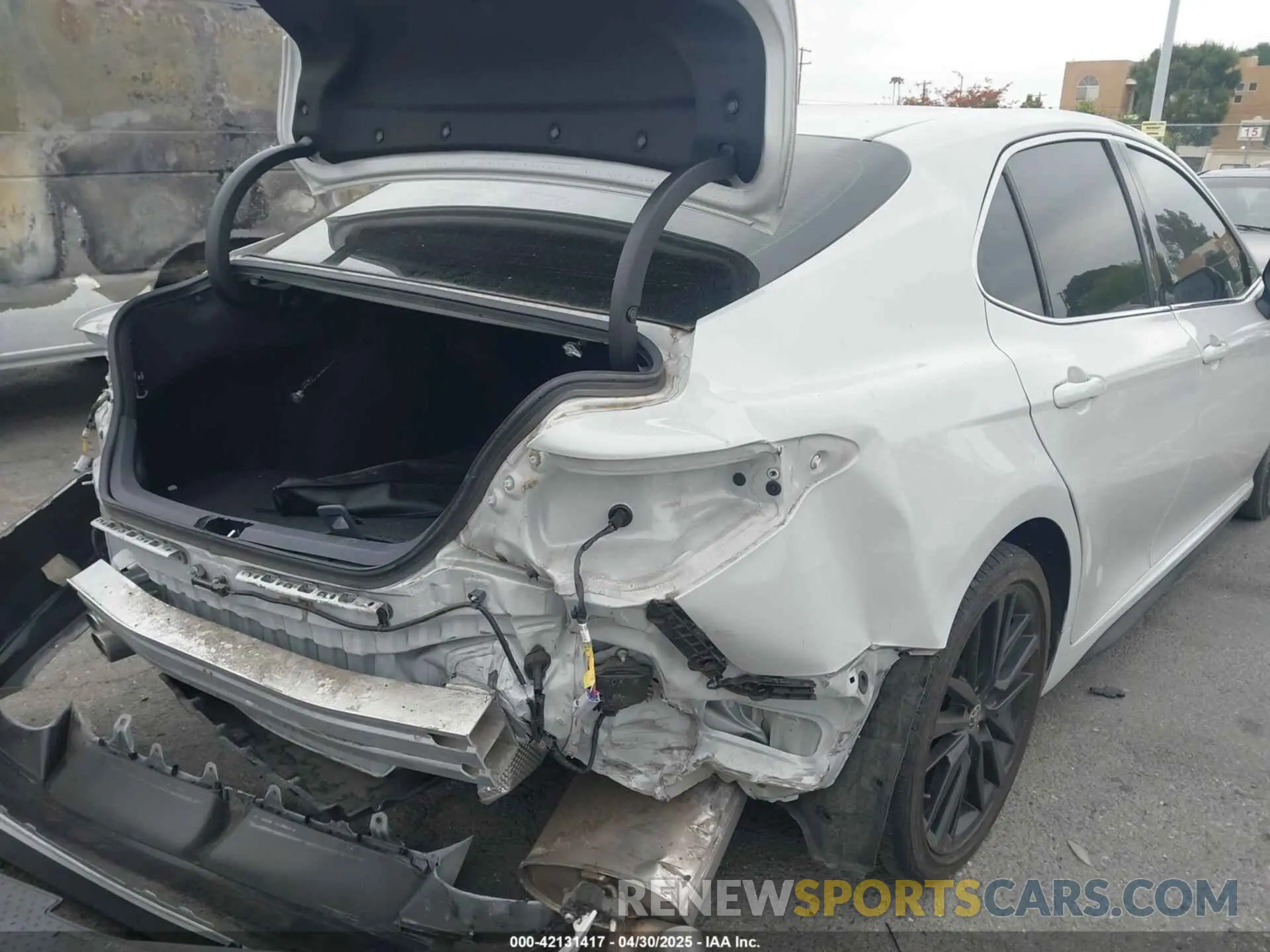 6 Photograph of a damaged car 4T1K61AK3NU023412 TOYOTA CAMRY 2022