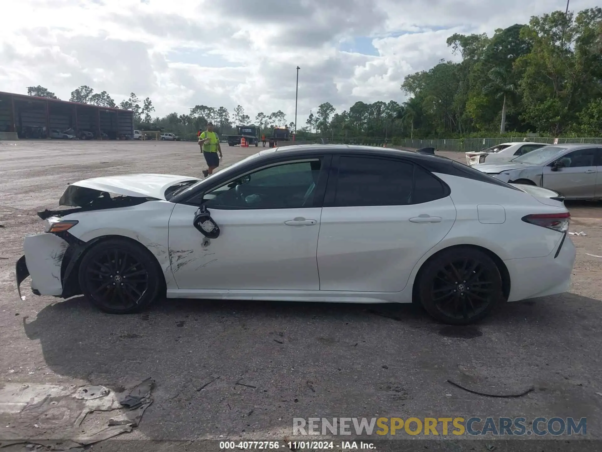 14 Photograph of a damaged car 4T1K61AK5NU003050 TOYOTA CAMRY 2022