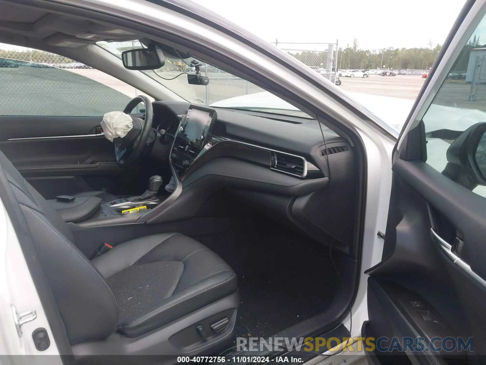 5 Photograph of a damaged car 4T1K61AK5NU003050 TOYOTA CAMRY 2022