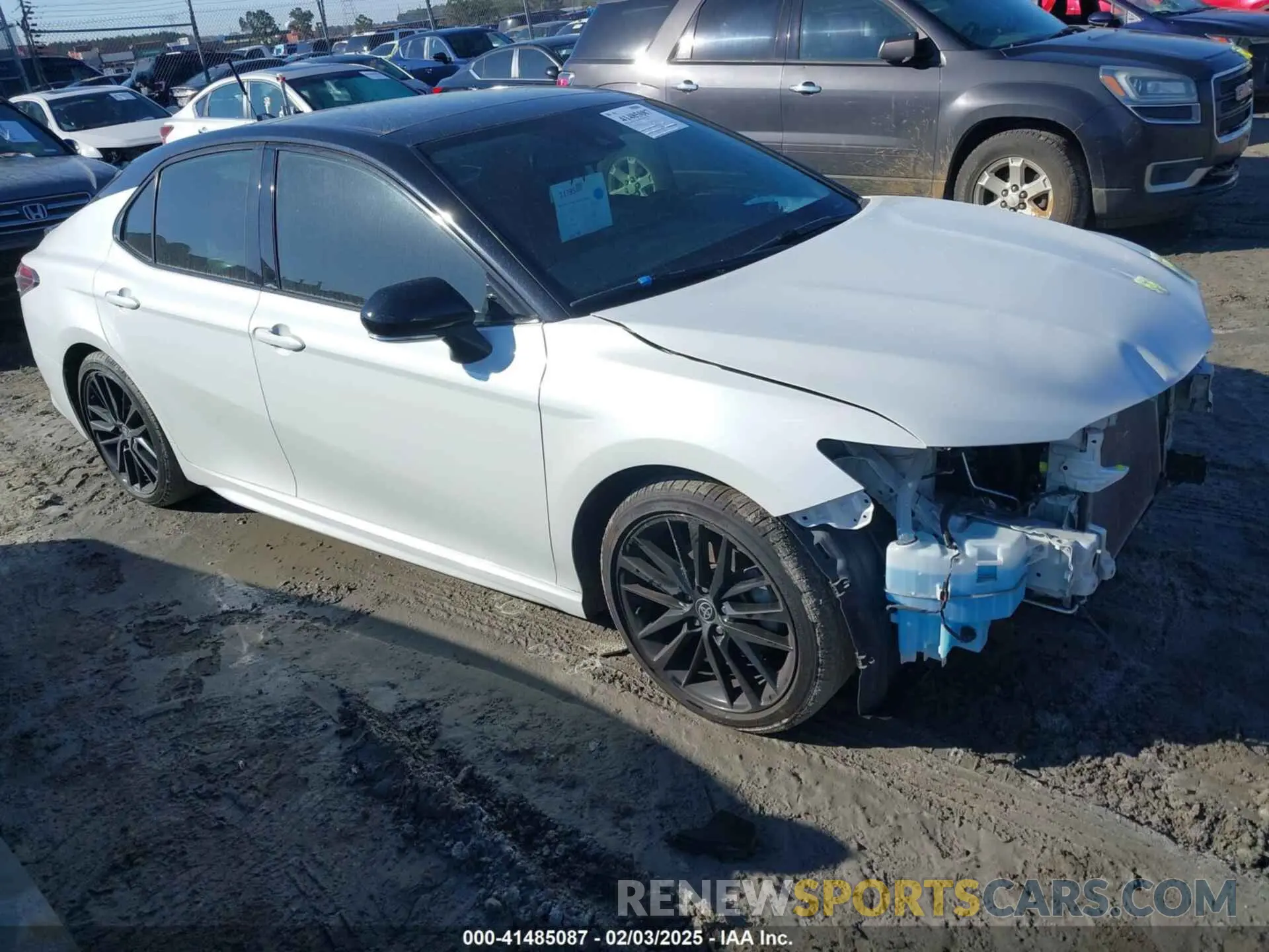 1 Photograph of a damaged car 4T1K61AK6NU011836 TOYOTA CAMRY 2022