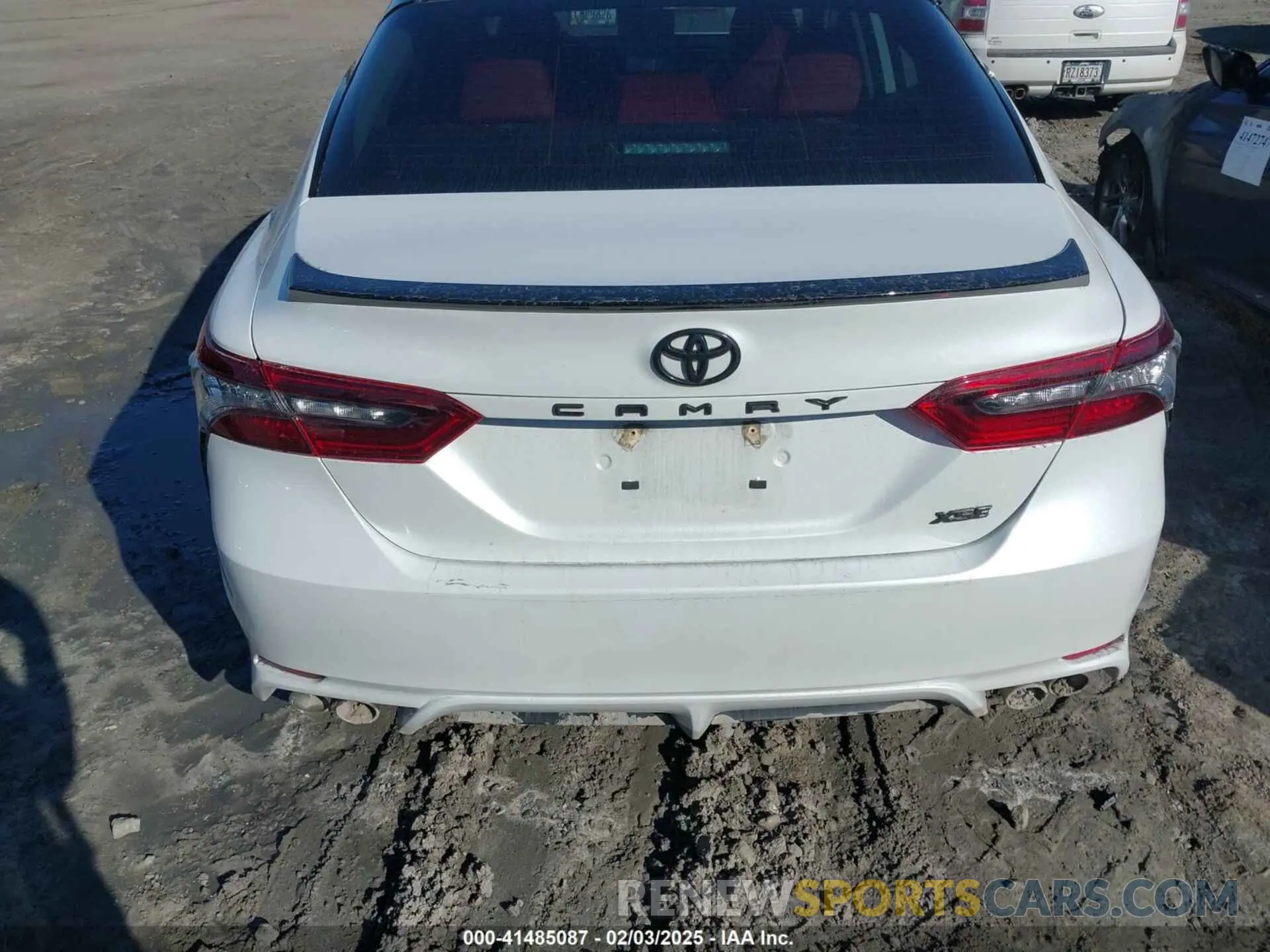 17 Photograph of a damaged car 4T1K61AK6NU011836 TOYOTA CAMRY 2022