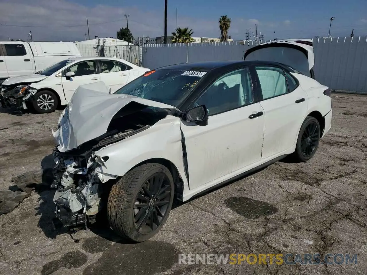 1 Photograph of a damaged car 4T1K61AK6NU028930 TOYOTA CAMRY 2022