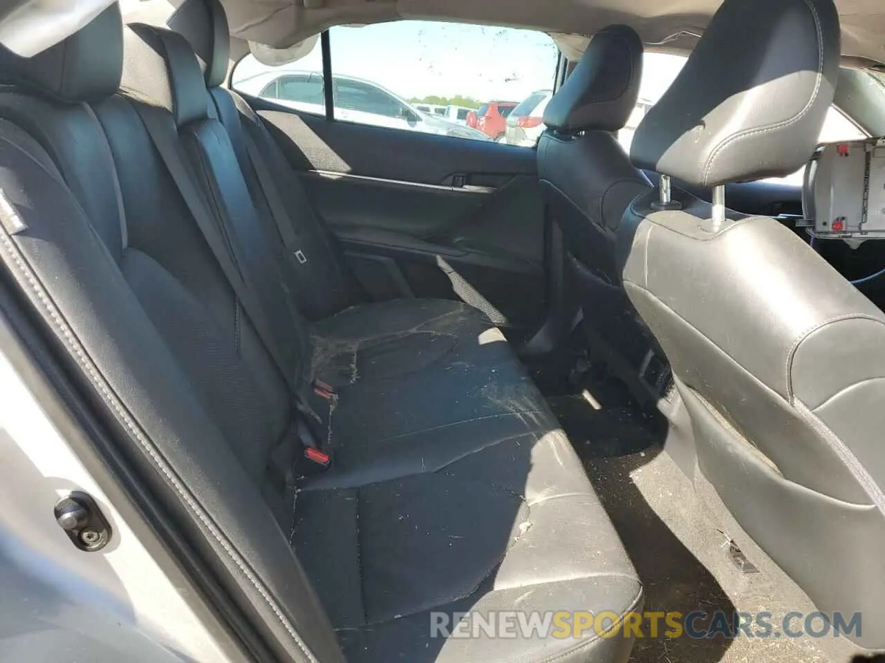 11 Photograph of a damaged car 4T1K61AK7NU005785 TOYOTA CAMRY 2022