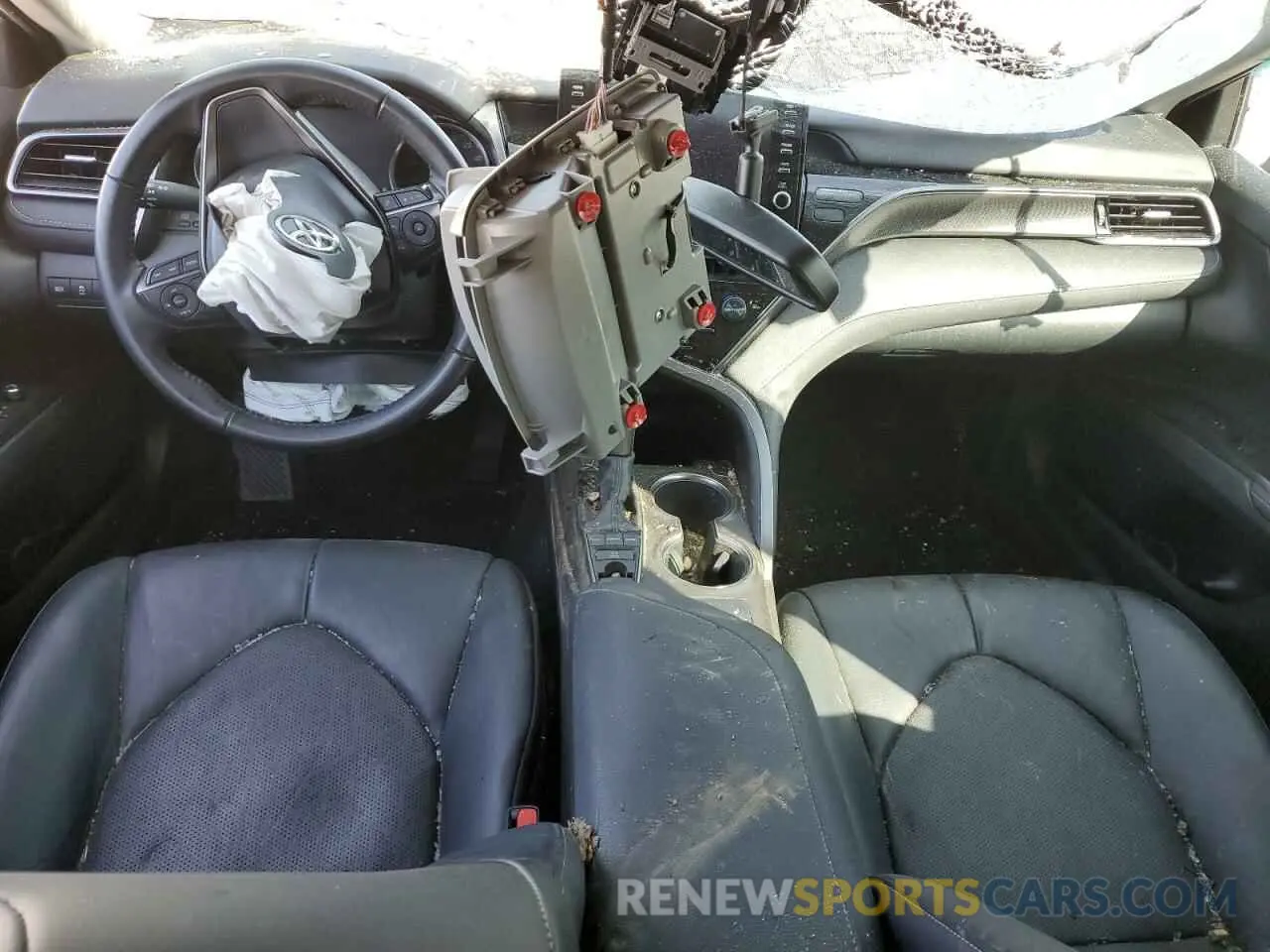 8 Photograph of a damaged car 4T1K61AK7NU005785 TOYOTA CAMRY 2022
