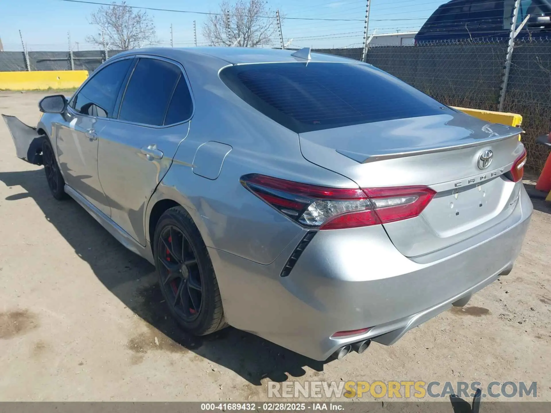 3 Photograph of a damaged car 4T1K61AK7NU018472 TOYOTA CAMRY 2022