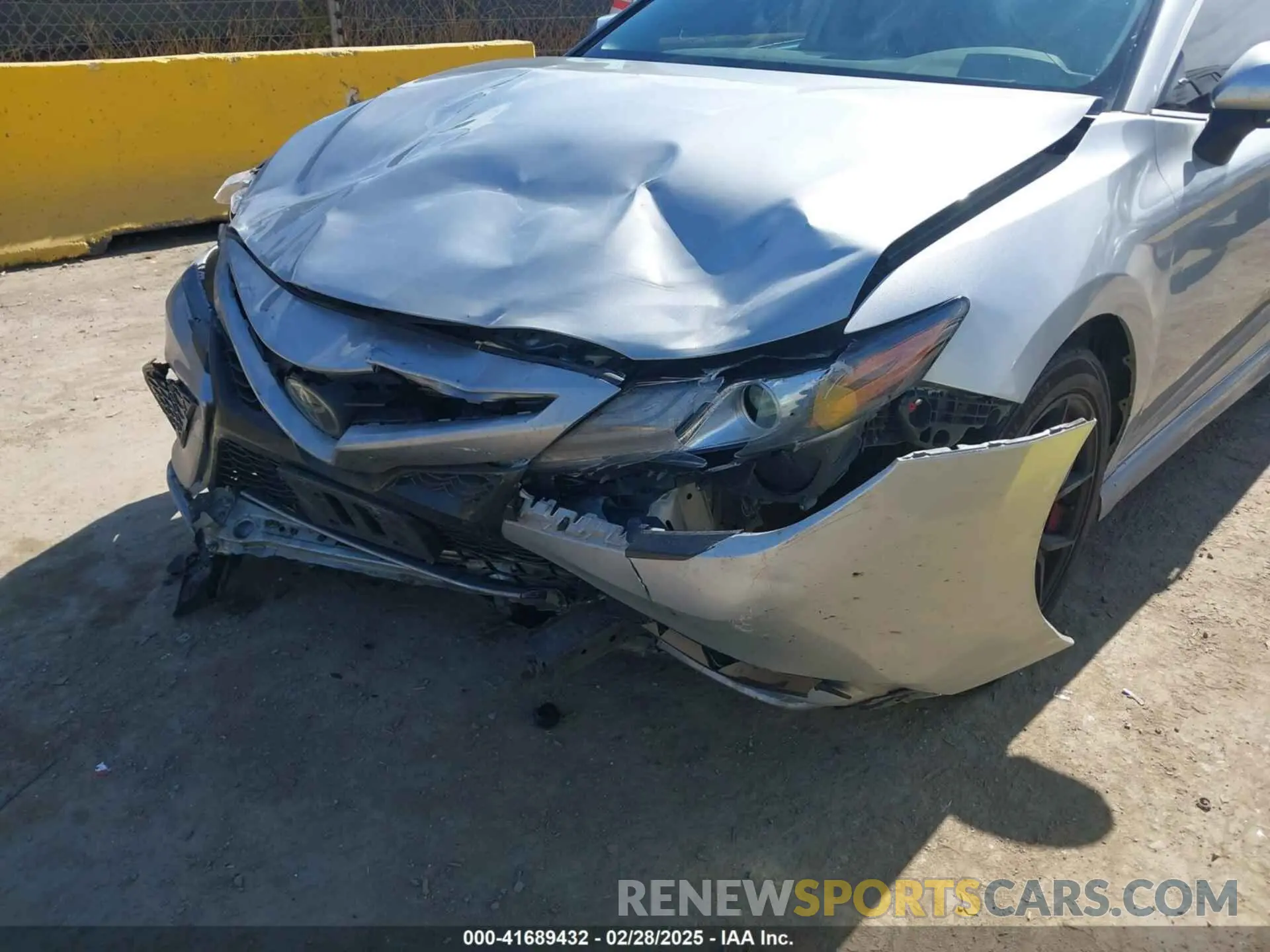 6 Photograph of a damaged car 4T1K61AK7NU018472 TOYOTA CAMRY 2022