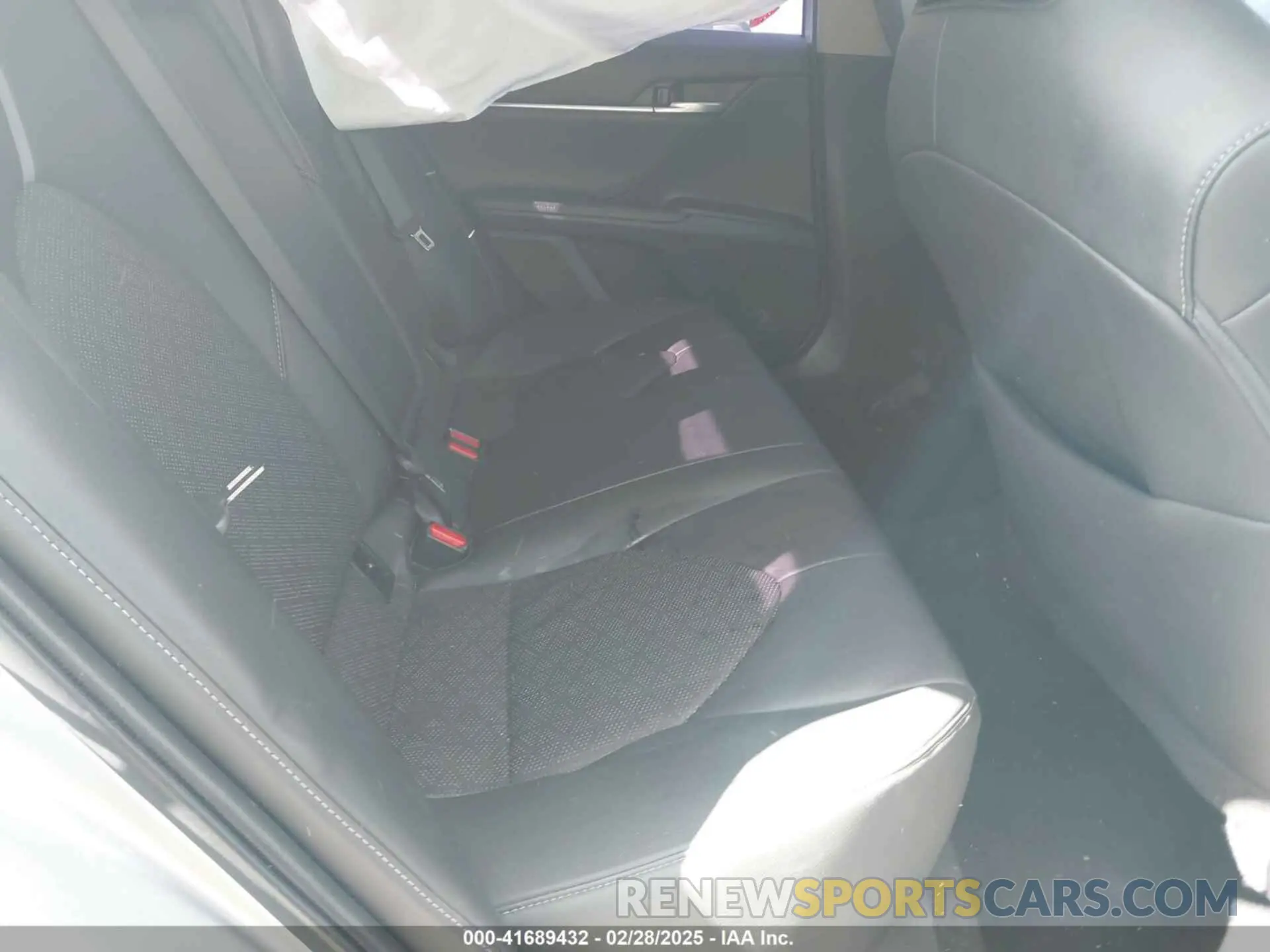 8 Photograph of a damaged car 4T1K61AK7NU018472 TOYOTA CAMRY 2022
