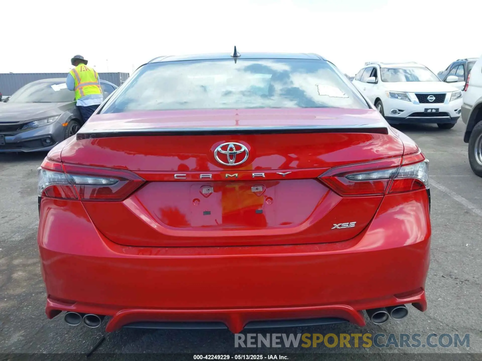 17 Photograph of a damaged car 4T1K61AK7NU035255 TOYOTA CAMRY 2022
