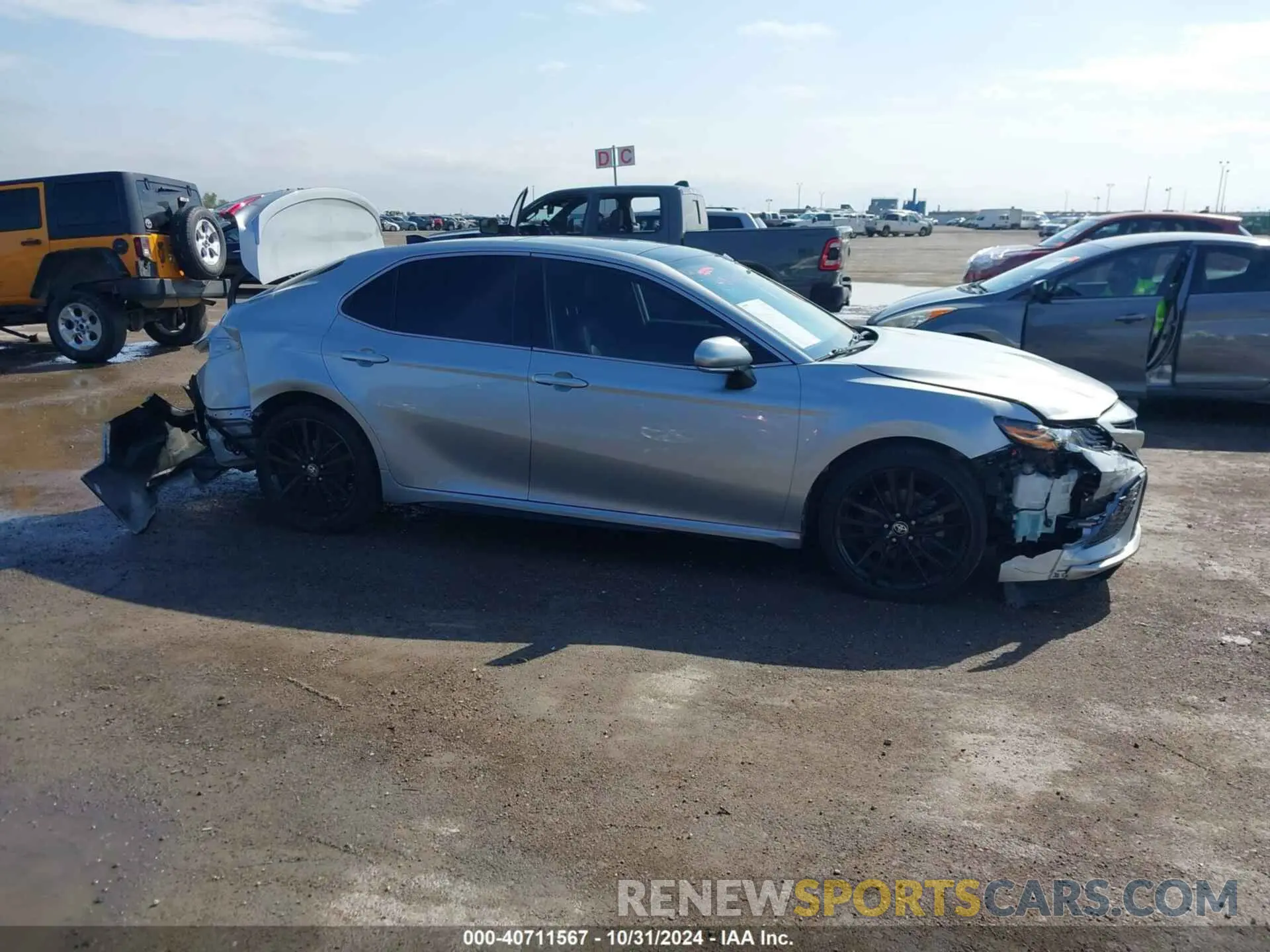 14 Photograph of a damaged car 4T1K61AK7NU070202 TOYOTA CAMRY 2022