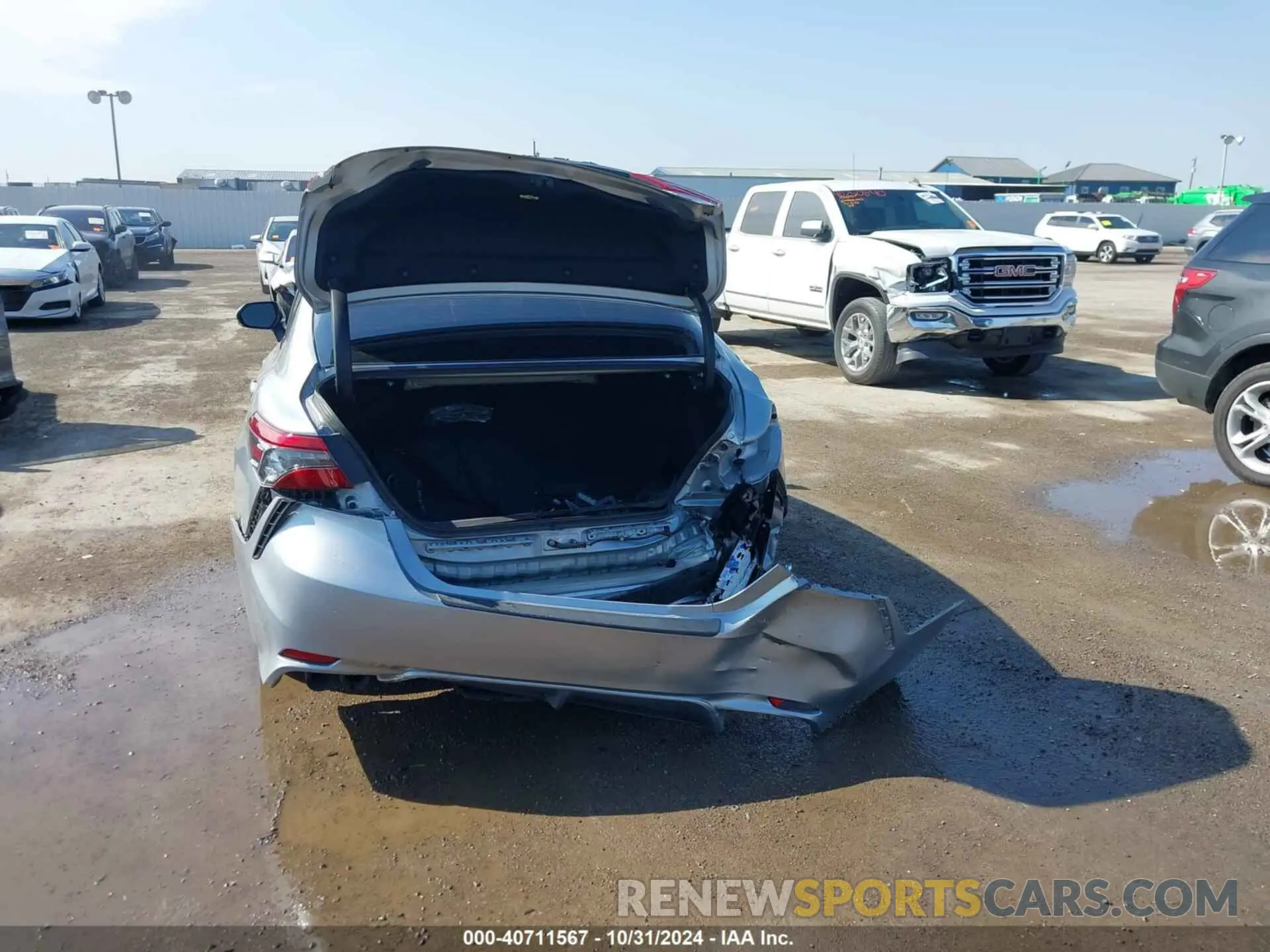 17 Photograph of a damaged car 4T1K61AK7NU070202 TOYOTA CAMRY 2022