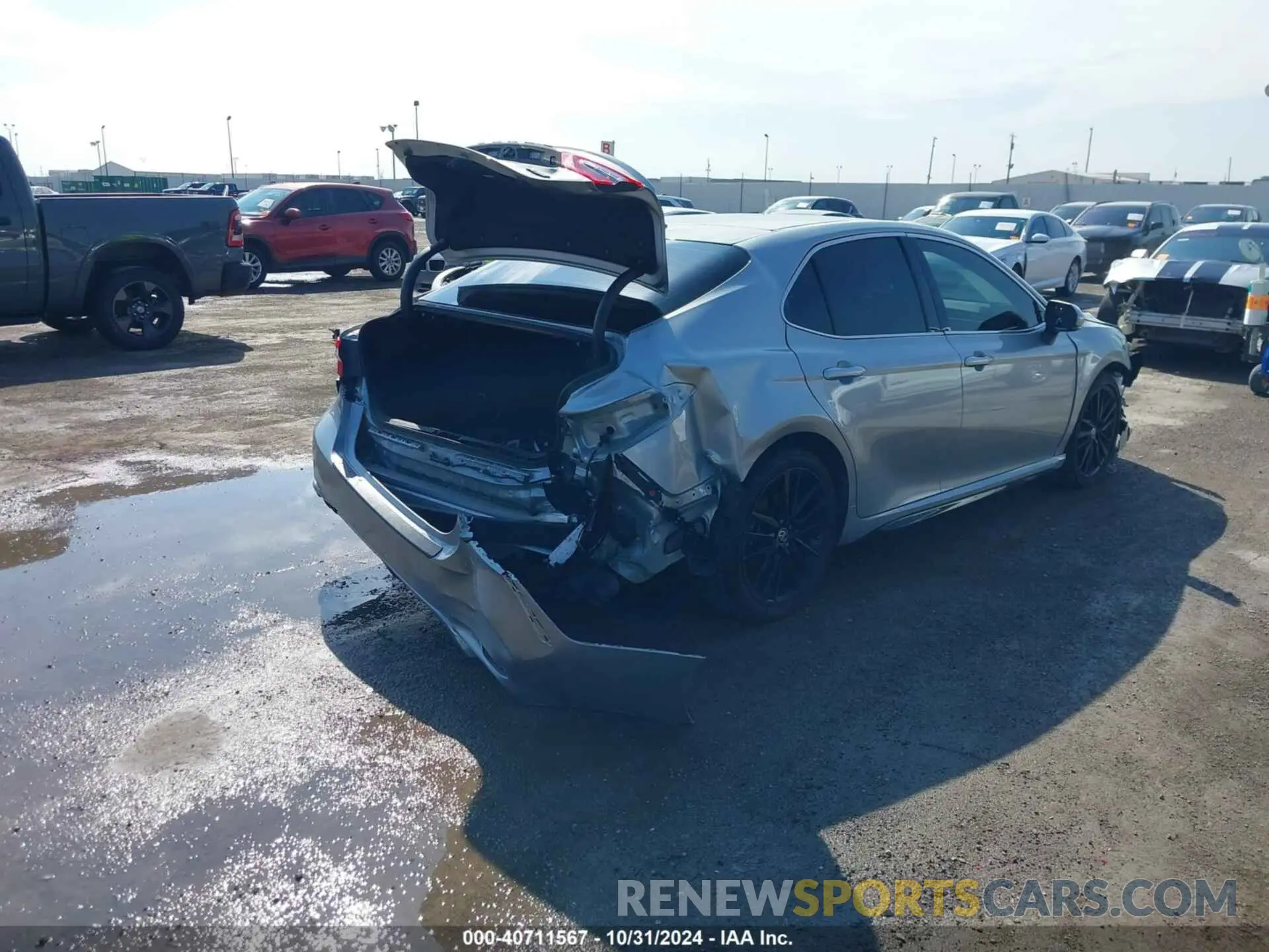 4 Photograph of a damaged car 4T1K61AK7NU070202 TOYOTA CAMRY 2022