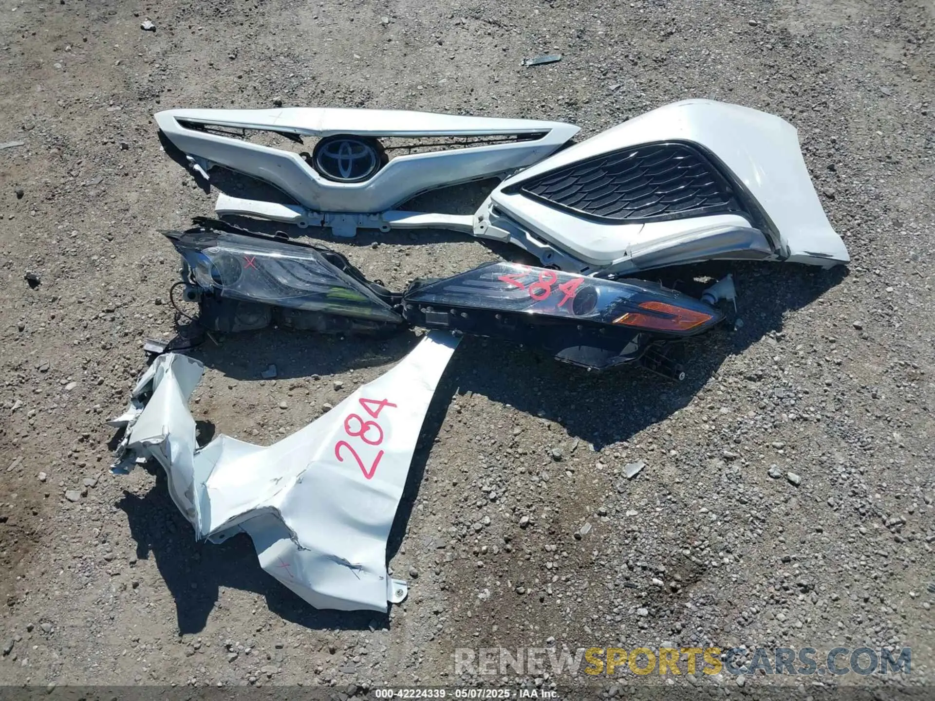 12 Photograph of a damaged car 4T1K61AK8NU005679 TOYOTA CAMRY 2022