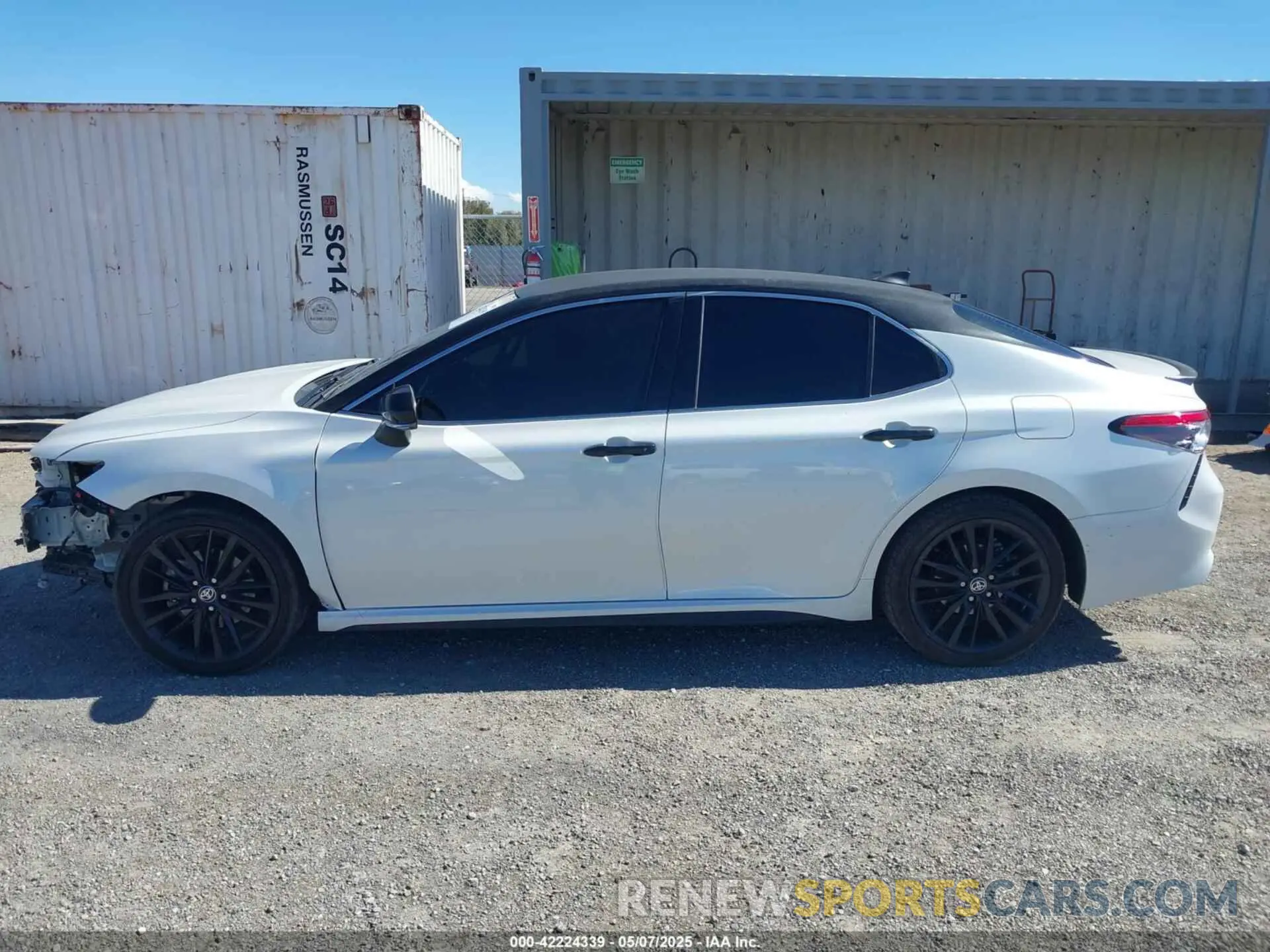 15 Photograph of a damaged car 4T1K61AK8NU005679 TOYOTA CAMRY 2022
