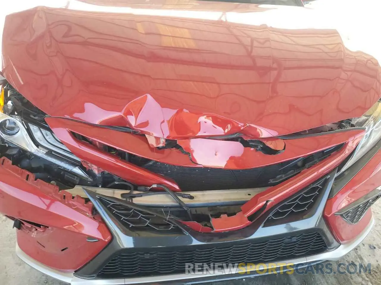 12 Photograph of a damaged car 4T1K61AK8NU022868 TOYOTA CAMRY 2022