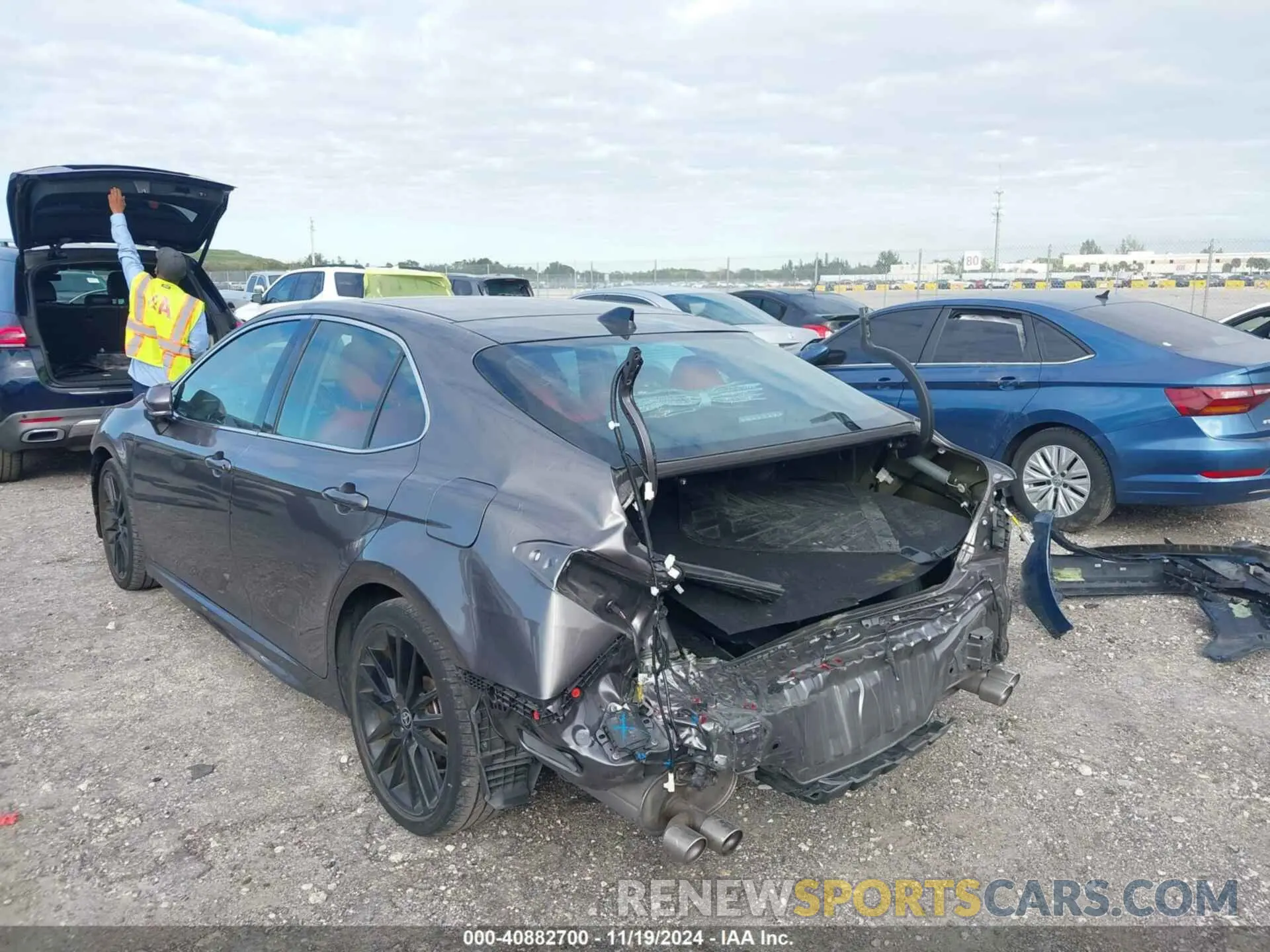 6 Photograph of a damaged car 4T1K61AK9NU620919 TOYOTA CAMRY 2022